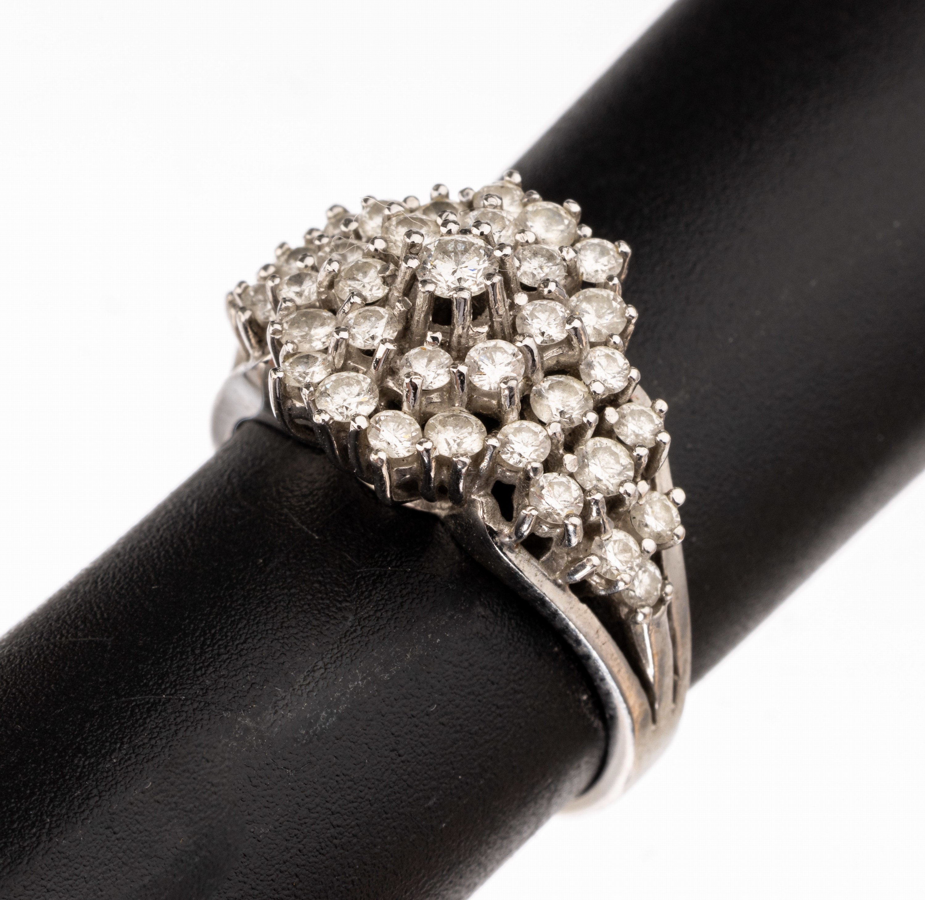 14 kt Gold Brillant-Ring, WG 585/000, Brillanten zus. ca. 0.975 ct Weiß/si, RW 54, ca. 5.1 g