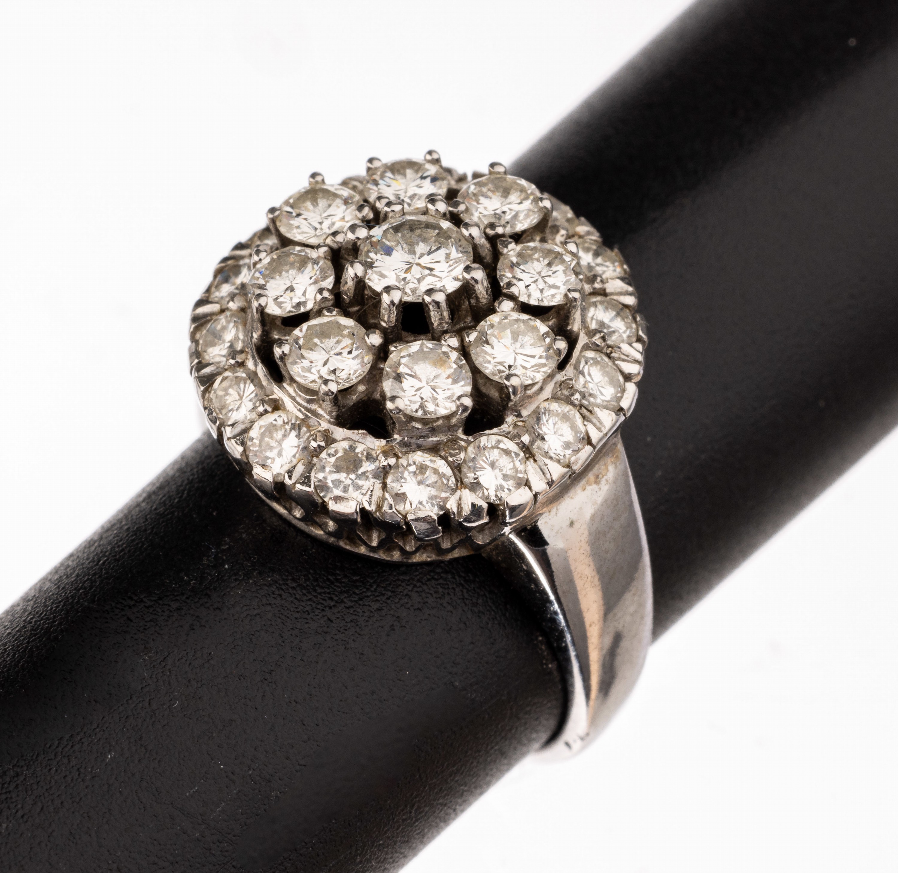 14 kt Gold Brillant-Ring, WG 585/000, blütenförm. Ringkopf, Brillanten zus. ca. 1.80ct Weiß/si, RW 52, ca. 5.1 g