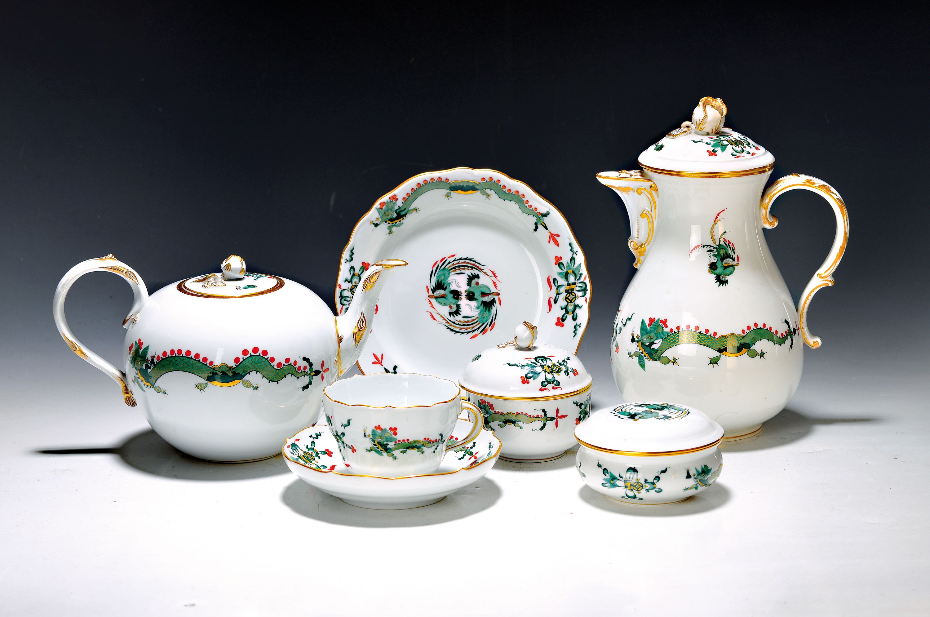 Kaffee- und Teeservice für 4 Personen, Meissen, Pfeifferzeit, reicher grüner Drache, Porzellan, reiche Goldstaffage, Kaffeekanne (Deckelrose ...