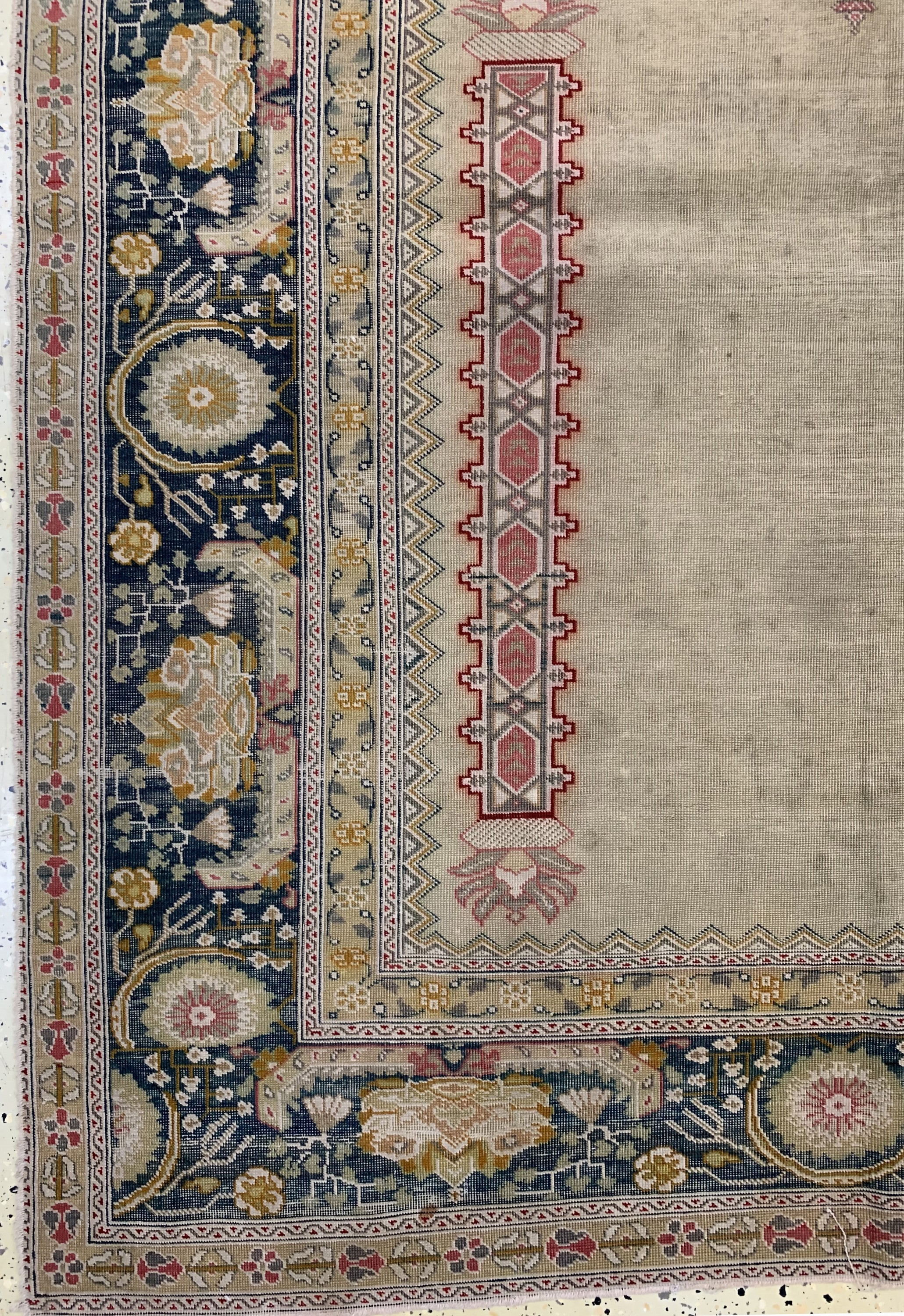 Detail b: Antiker Giordes, Türkei, um 1900, Wolle aufBaumwolle, ca. 175 x 135 cm, EHZ: 3-4
