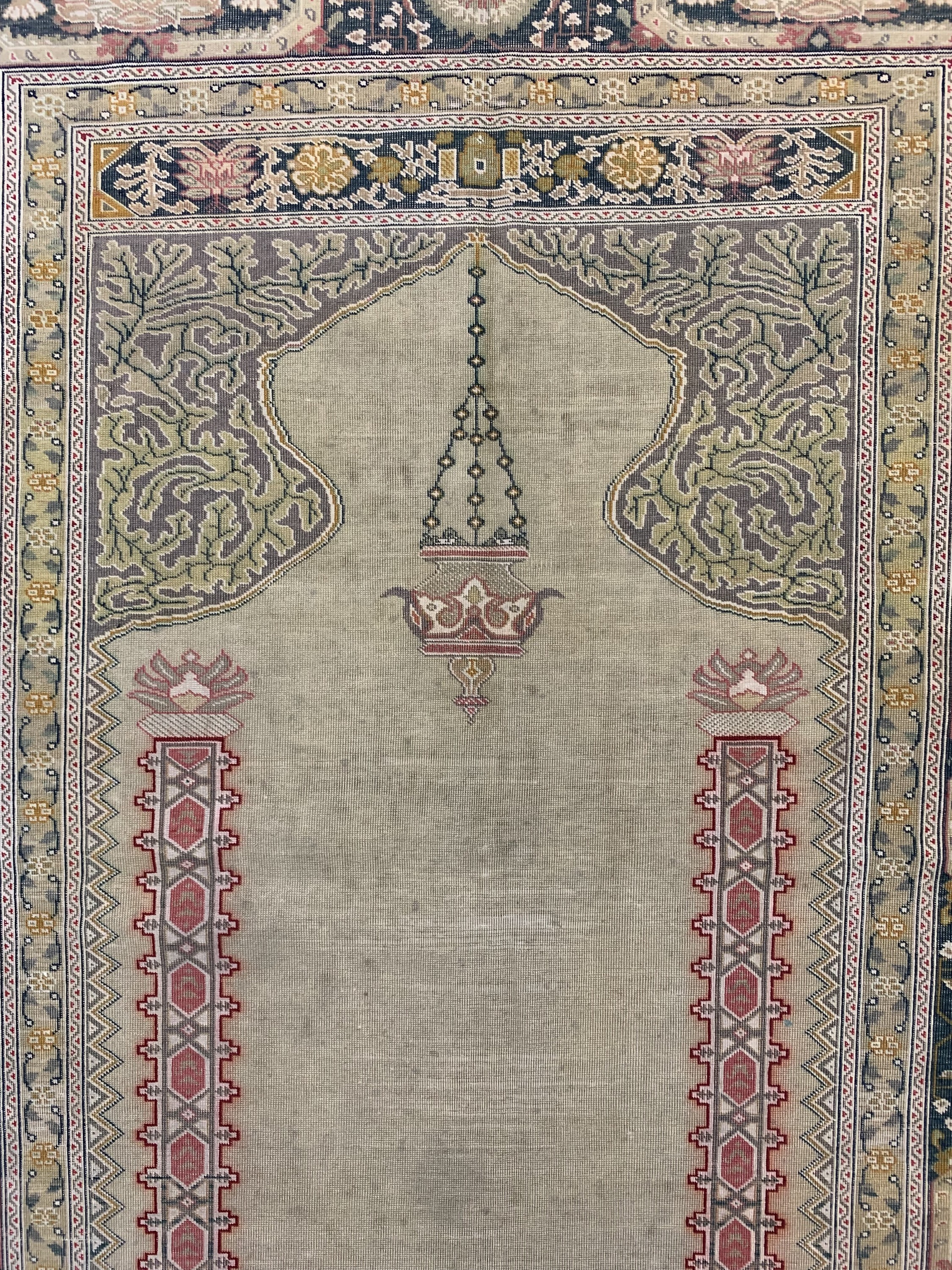 Detail c: Antiker Giordes, Türkei, um 1900, Wolle aufBaumwolle, ca. 175 x 135 cm, EHZ: 3-4