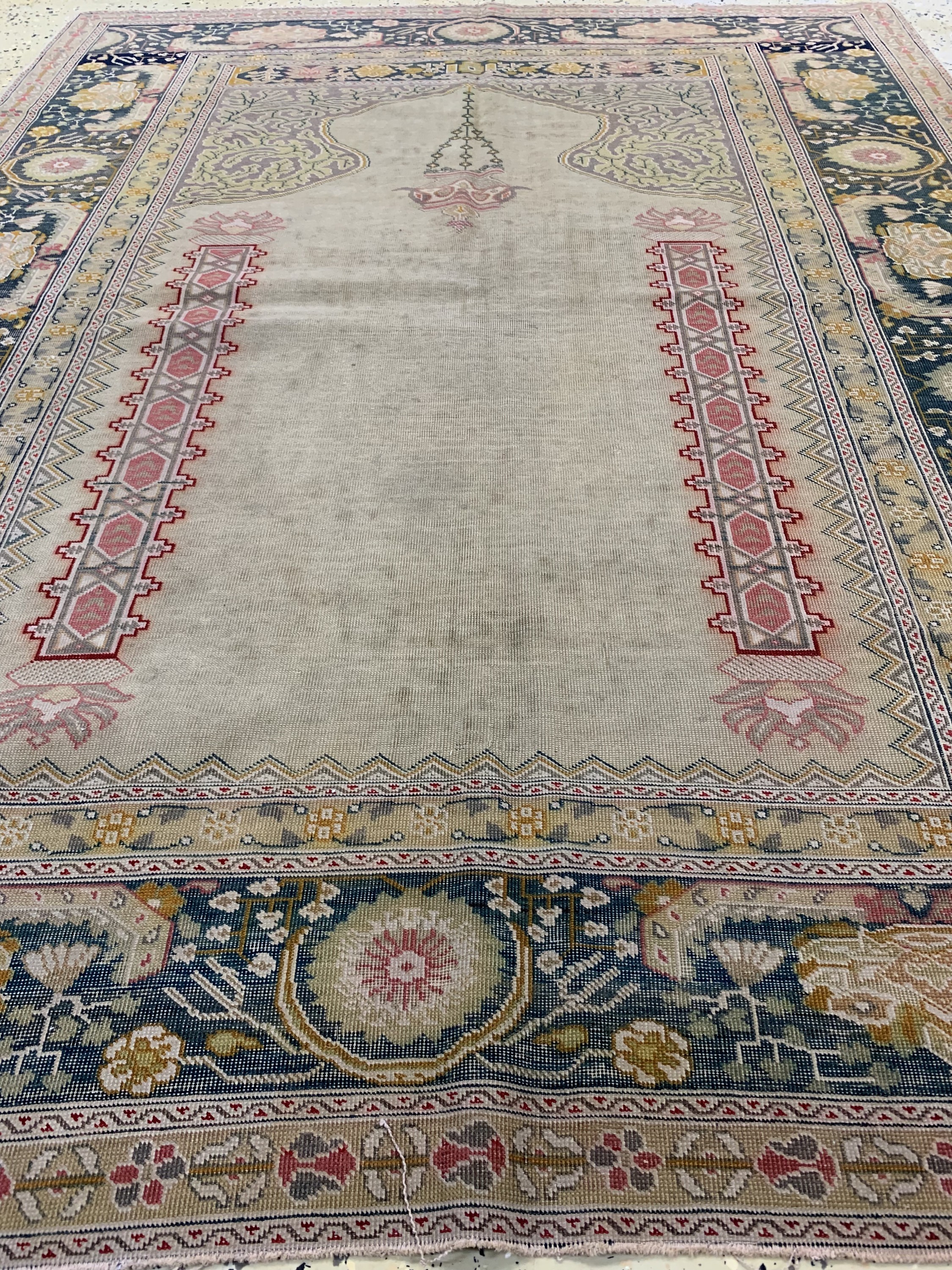Detail d: Antiker Giordes, Türkei, um 1900, Wolle aufBaumwolle, ca. 175 x 135 cm, EHZ: 3-4