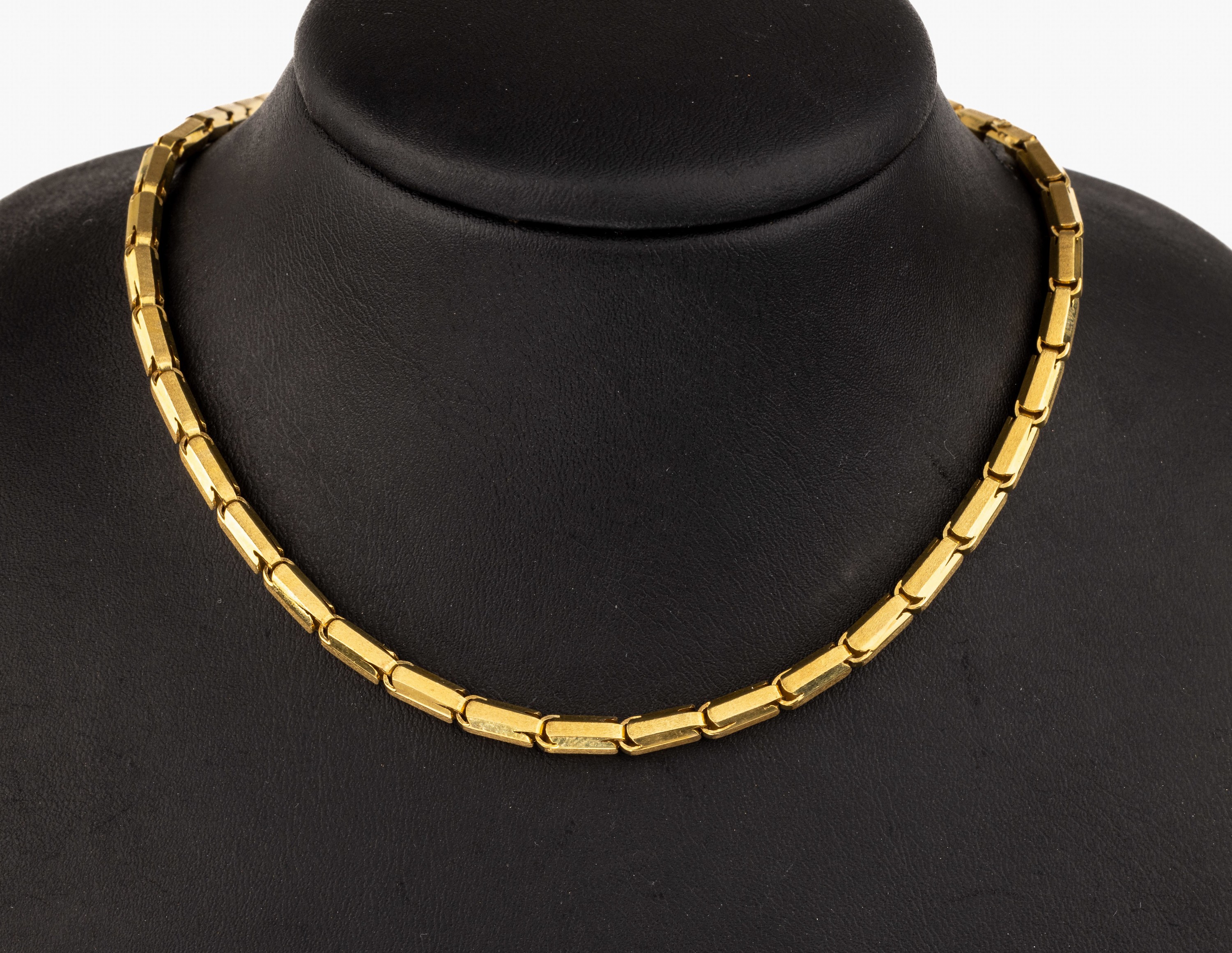 14 kt Gold Collier, GG 585/000, sat., L. ca. 42 cm, große Karabinerschließe, ca. 34.1 g