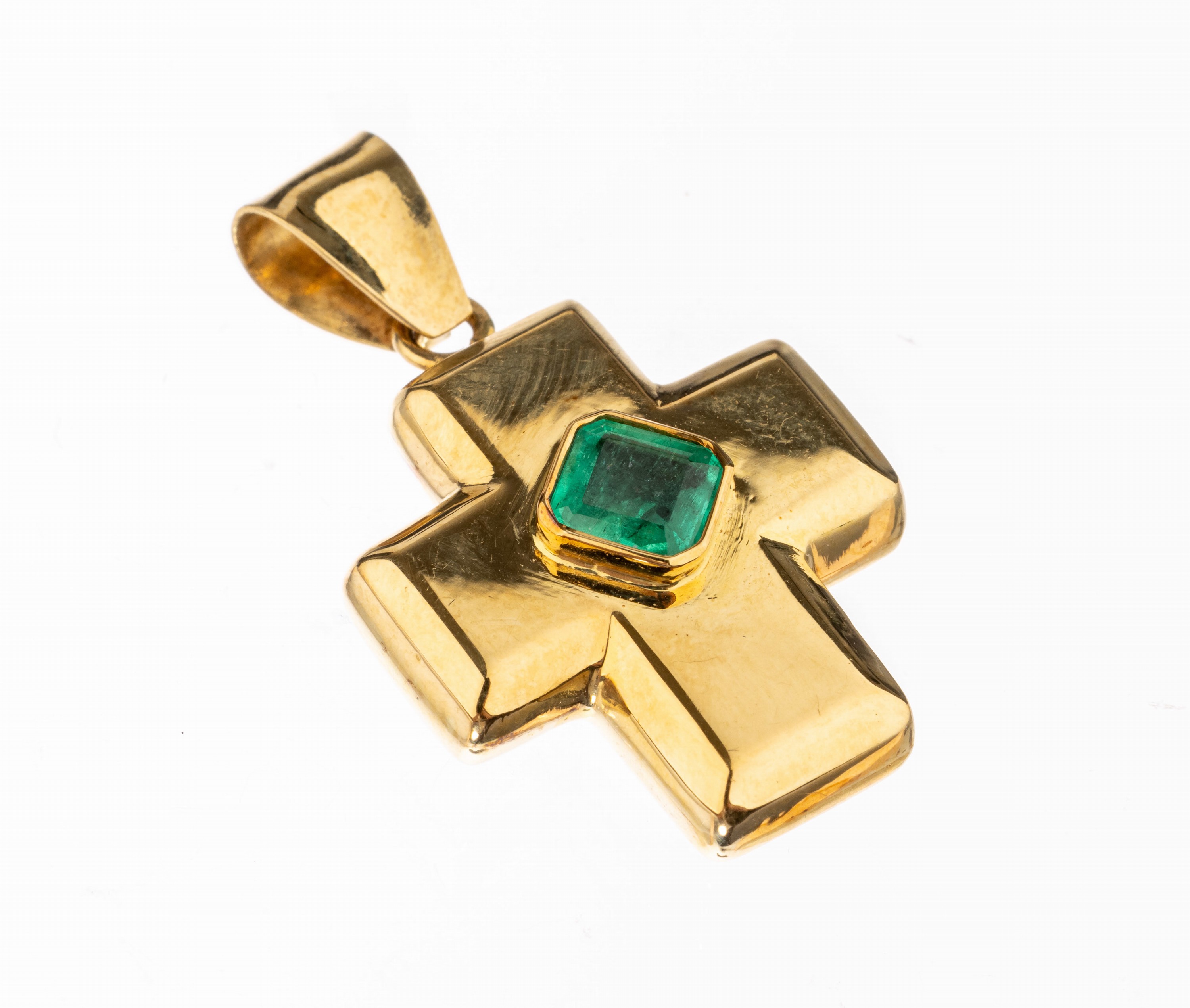 18 kt Gold Smaragd-Kreuzanhänger, GG 750/000, facett. Smaragd ca. 0.56 ct (grav.), ca. 3.2 g, verbödet