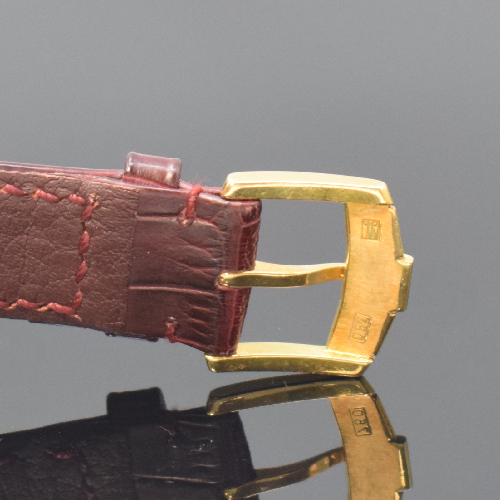 Detail e: KURT SCHAFFO seltene Twenty Dollars Münzarmband-/Taschenuhr mit skelettiertem Werk, Schweiz um 1995, Handaufzug, Geh. in GG 750/000, Lederband m. ...