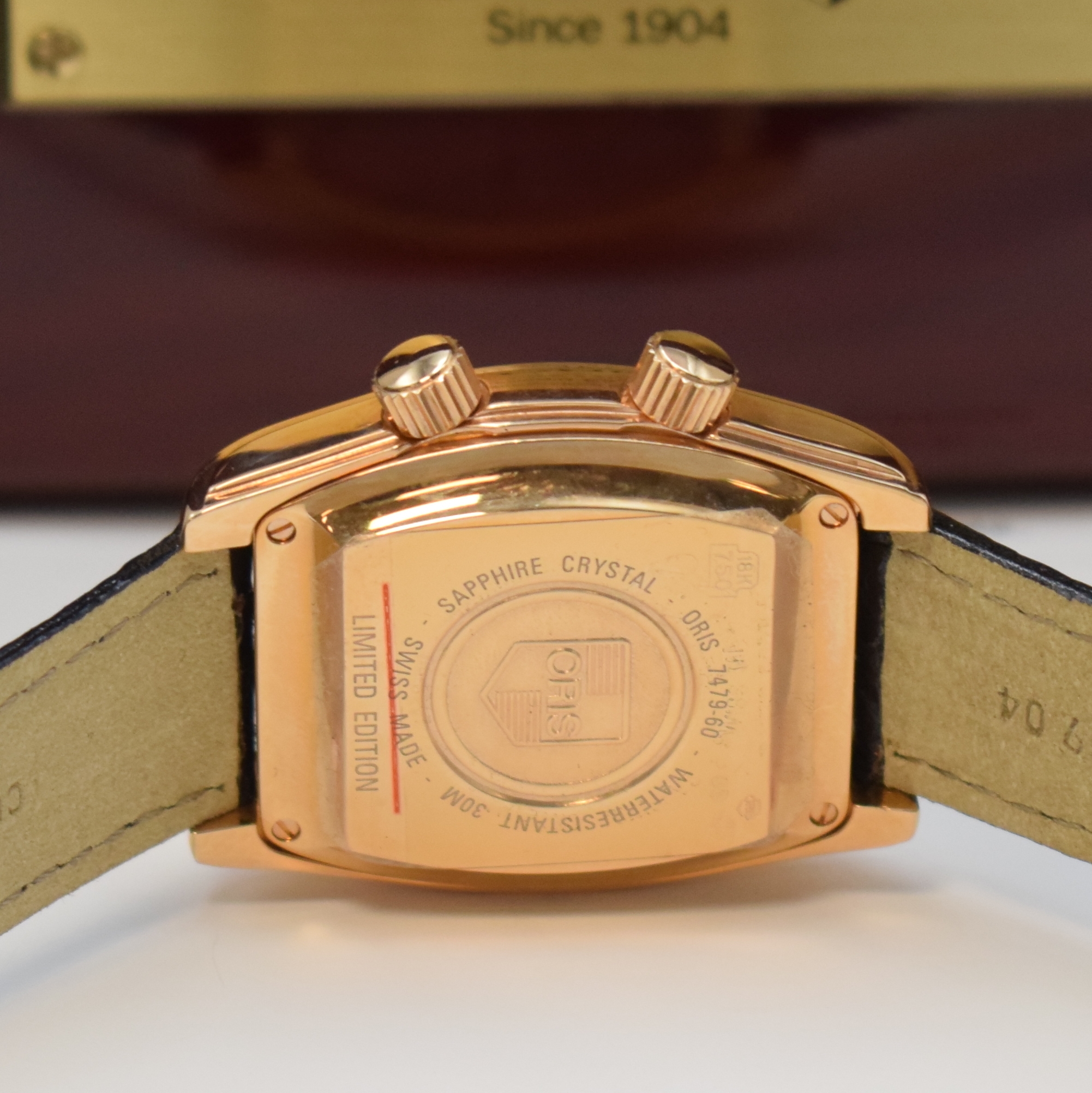 Detail e: ORIS nahezu neuwertiger, auf 250 Stück limitierter Armbandwecker Referenz 7479-60 in RG 750/000, Schweiz um 1996, Handaufzug, tonneauförm. Geh. ...