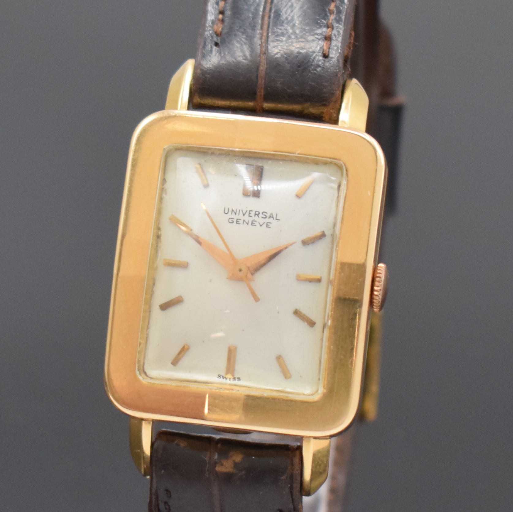 Detail a: UNIVERSAL GENEVE ausgefallene Armbanduhr in RoseG 750/000, Schweiz um 1950, Handaufzug, 2-tlg. Geh., Boden aufgedr., facettierte Lünette, silb. ...