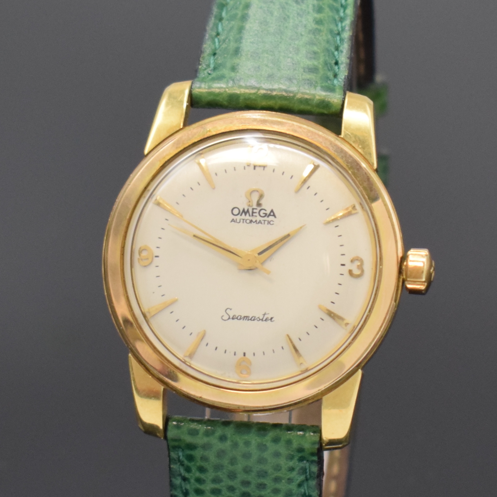 Detail a: OMEGA Seamaster Armbanduhr Referenz 2577SC in GG 750/000, Schweiz um 1953, Hammerautomatik, verschr. Geh., verg. Lünette später, silb. Zifferbl. ...