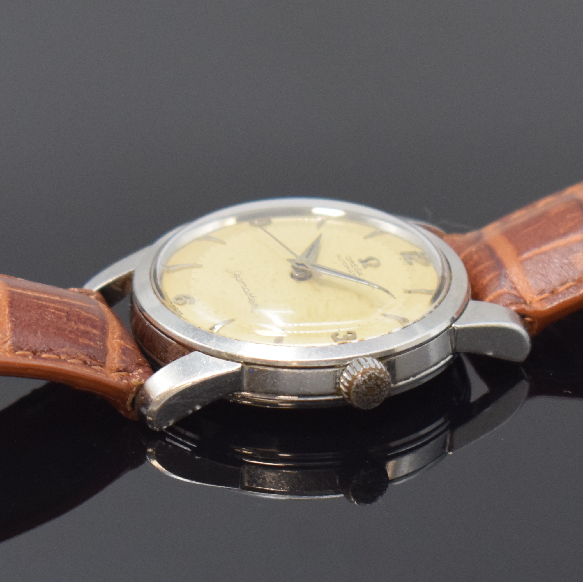 Detail b: OMEGA Seamaster Armbanduhr Referenz 2846SC in Stahl, Schweiz um 1960, Automatik, 3-tlg. Geh., Boden aufgedr., silb. Duoton-Zifferbl. pat., aufges. ...