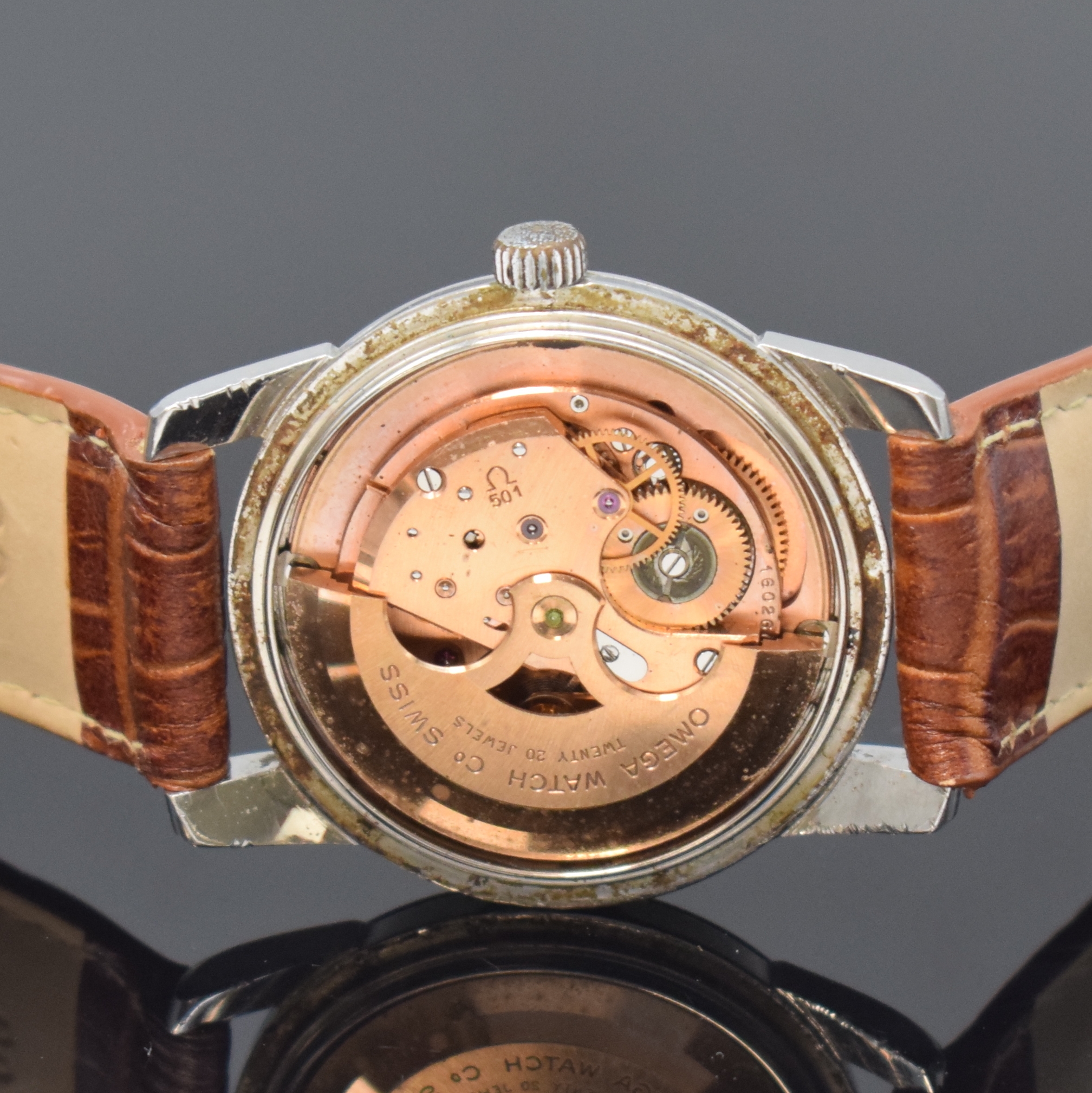 Detail d: OMEGA Seamaster Armbanduhr Referenz 2846SC in Stahl, Schweiz um 1960, Automatik, 3-tlg. Geh., Boden aufgedr., silb. Duoton-Zifferbl. pat., aufges. ...