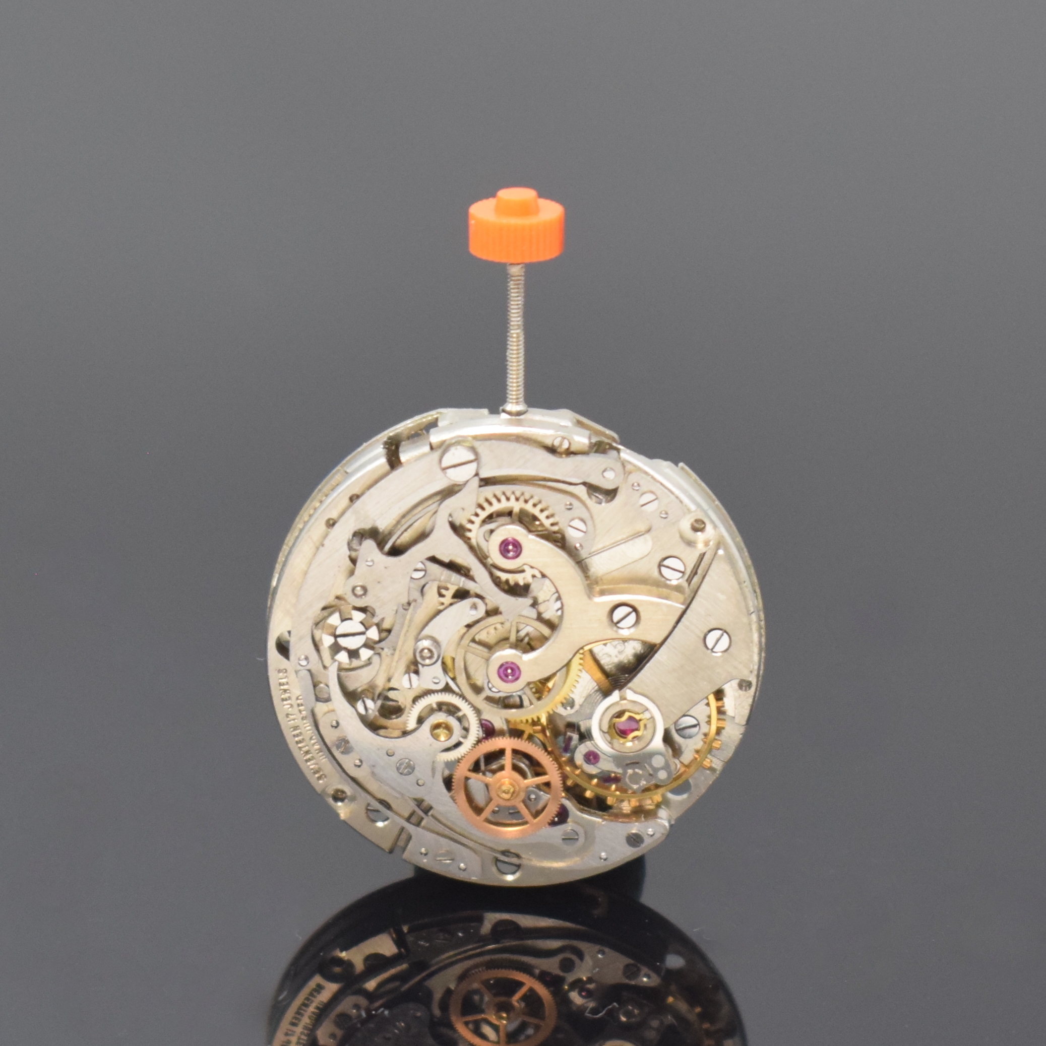 ANGELUS Kaliber 250 Armbanduhrwerk mit Schaltrad-Chronograph, Schweiz um 1950, Handaufzug, vernickeltes Werk, 17 Steine, Gluc.-Unruh, Std.-Rad zu ...