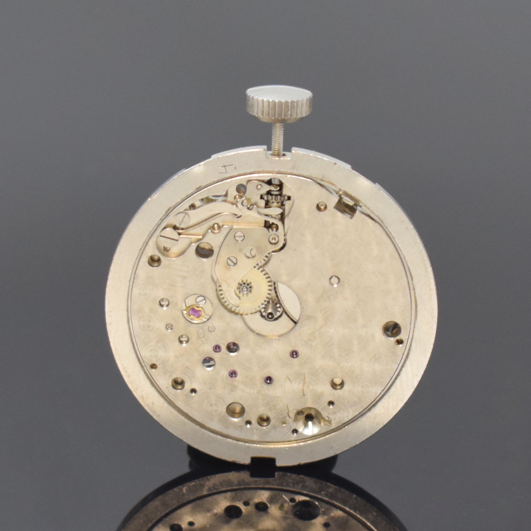 Detail a: VALJOUX Kaliber 230 Armbanduhrwerk mit Schaltradchronograph, Schweiz um 1970, Handaufzug, 17 Steine, Std.-Rad zu ers., D. ca. 35 mm, EZ 2-3