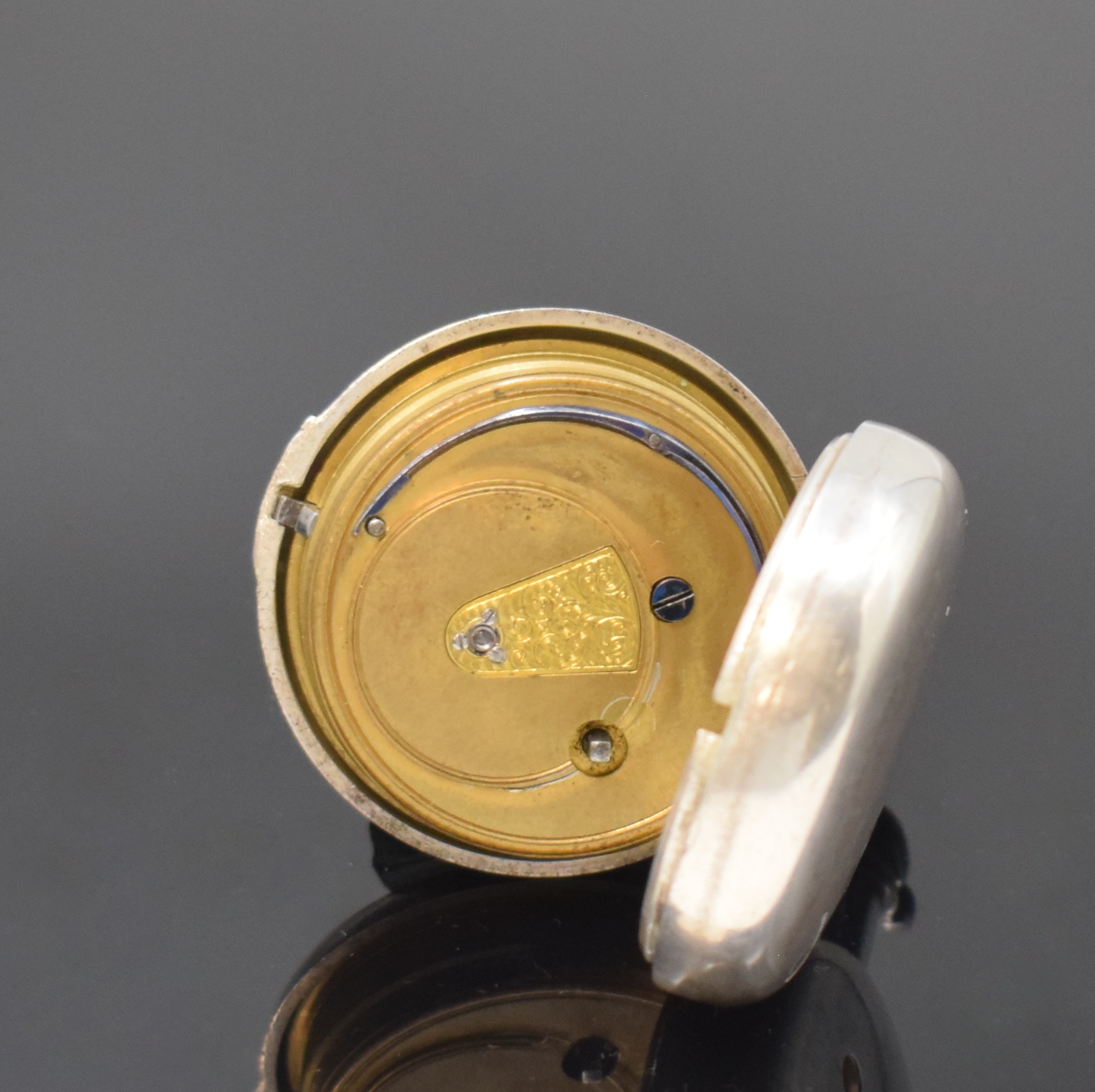 Detail d: J.R. DAVIDSON offene schwere Taschenuhr in Sterlingsilber, Chester Hallmark 1904, Schlüsselaufzug, glattes Geh. u. Übergeh., Emailzifferbl. m. ...