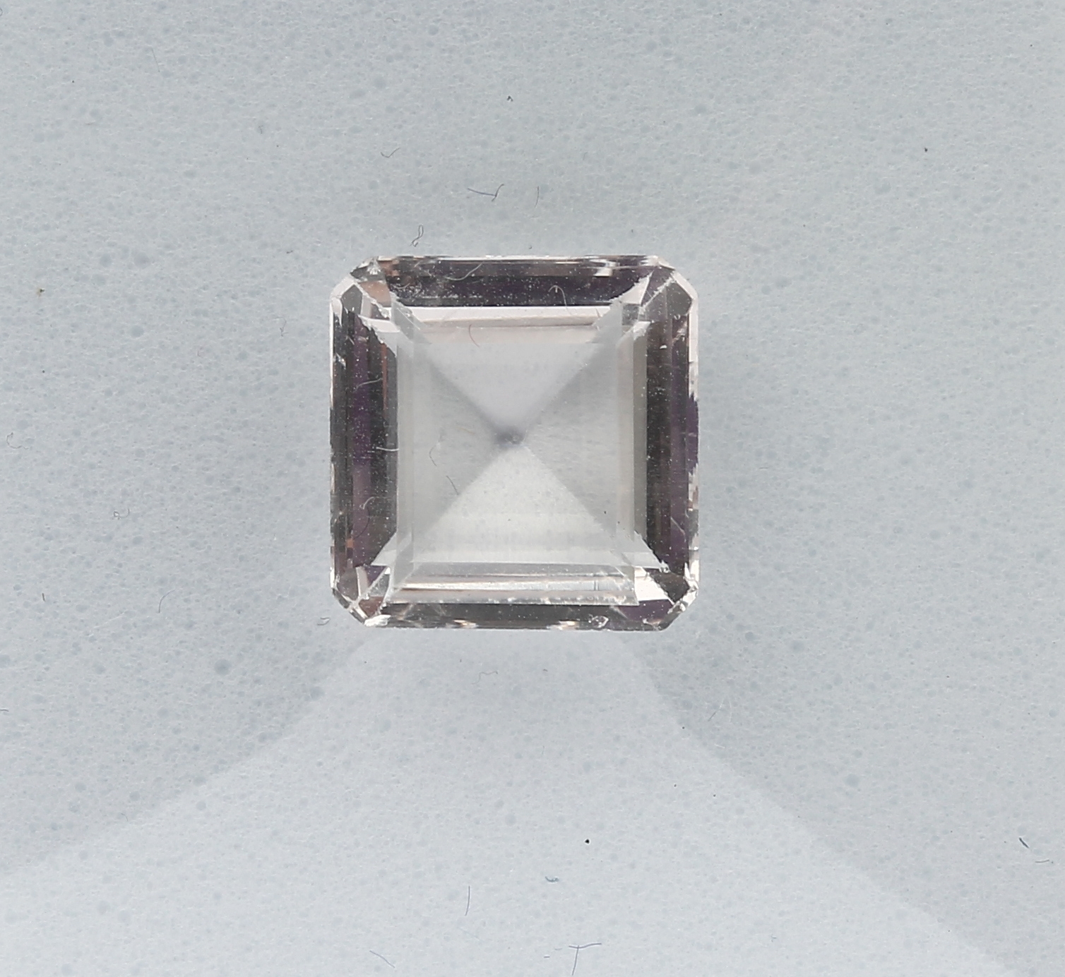 Loser Morganit, 6.09 ct, Treppenschliff, mit IGE-Expertise