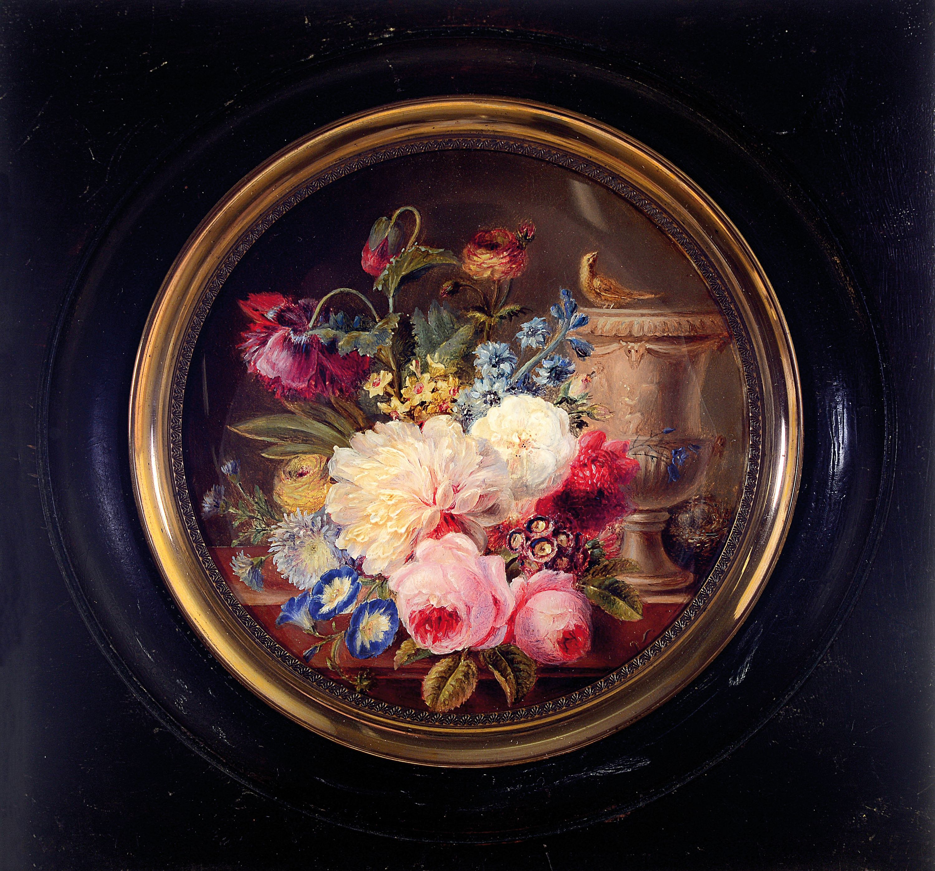 Unbekannter Maler, Frankreich, um 1900, feines detailliertes Stillleben von verschiedenen Sommerblumen, antiker Vase, Vogel und Vogelnest, feine ...