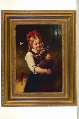 26763481k - Rudolf Epp, 1834 Eberbach-1910 Munich, girl with cat and butterfly, oil/wood (painting board slightly curved), signed lower right, approx. 37x26cm, frame approx. 53x41cm, Epp studied at the Akademie Karlsruhe with J.W. Schirmer and Ludwig des Coudres, went to Munich in 1863, where he quickly became an internationally sought-after painter thanks tohis fine genre paintings