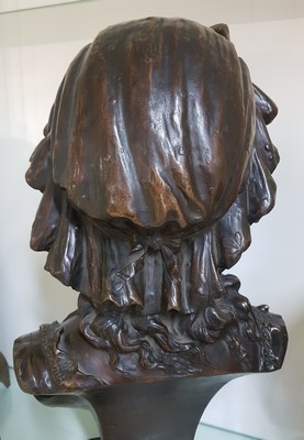 26764495g - Large bronze bust by Eugène Antoine Aizelin, 1821-1902, bust of a young woman with a hood and a lace-trimmed neckline, lowered gaze, signed on the side, height approx. 60cm
