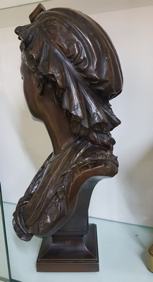 26764495j - Large bronze bust by Eugène Antoine Aizelin, 1821-1902, bust of a young woman with a hood and a lace-trimmed neckline, lowered gaze, signed on the side, height approx. 60cm