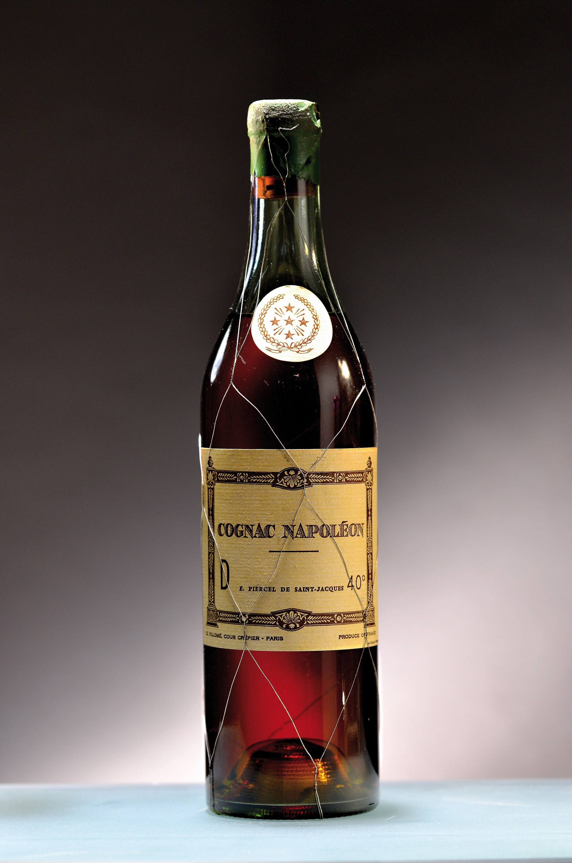 Detail a: 1 Flasche Cognac E. Piercel de Saint-Jacques Napoleon, 1960er-Jahre, ca. 75cl, 40% Vol., Kapsel l. best., guter Zustand