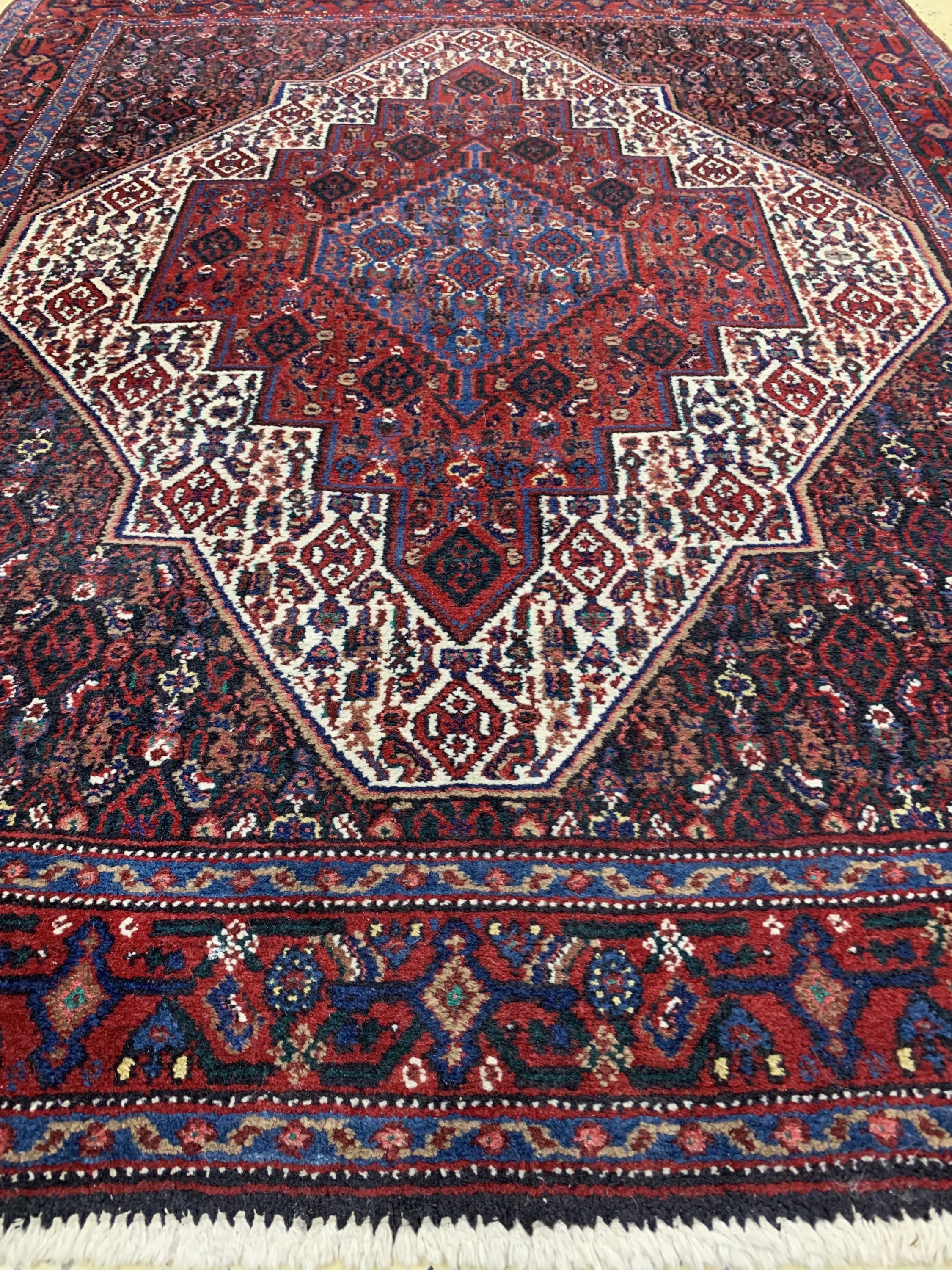 Detail b: 1 paar Senneh alt, Persien, um 1960, Wolle auf Baumwolle, ca. 166 x 135 cm, EHZ: 2