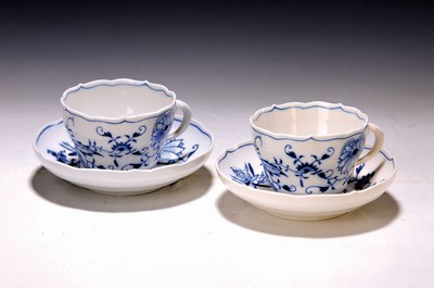 26765580a - Service parts, onion pattern, Meissen, after 1880, porcelain, 2 coffee cups with UT, small. Bowl, 1 cake plate D. 18 cm, with #". Choice: cake plate D. 27.5 cm, handle cup, age plate.