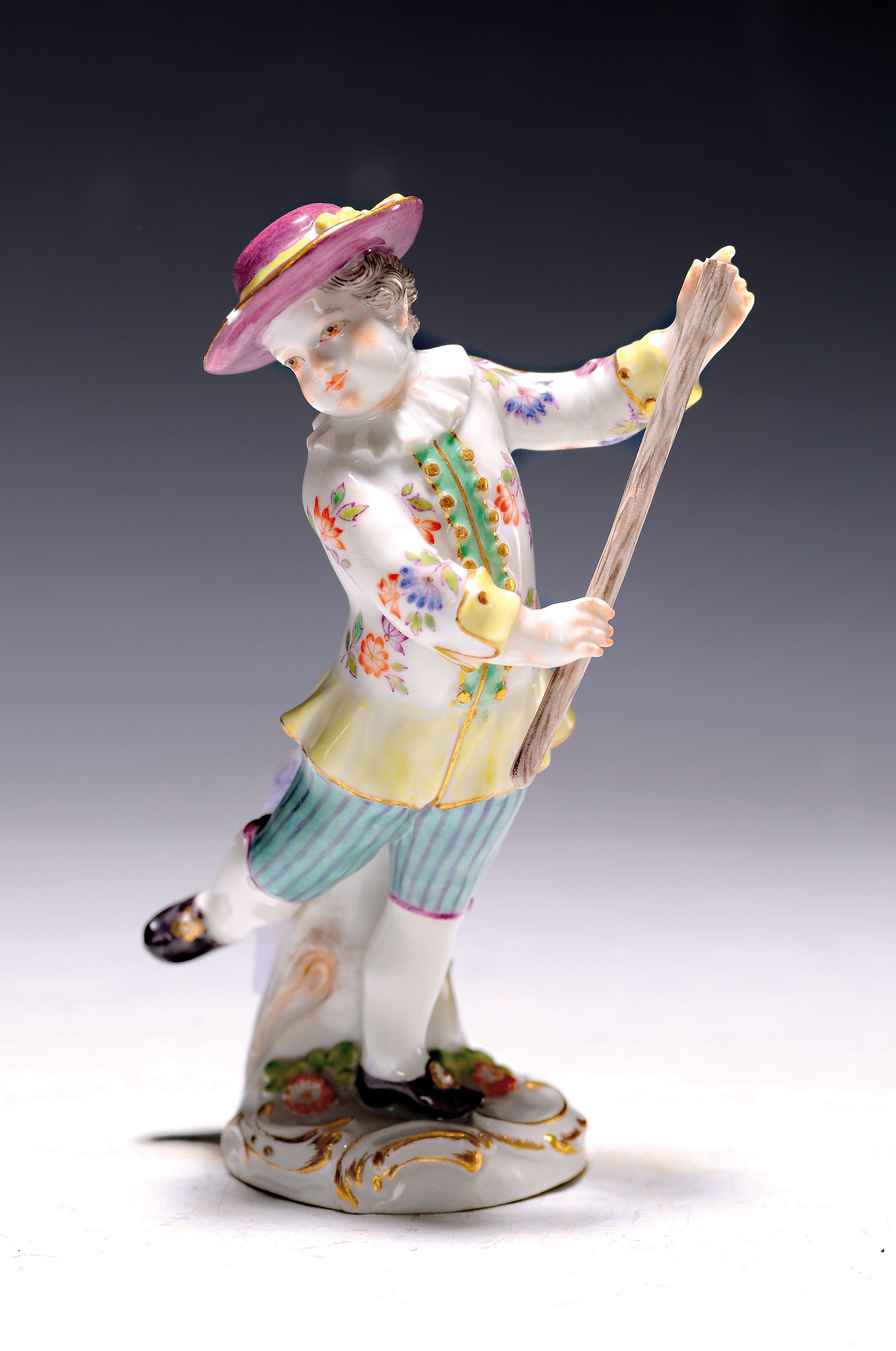 Porzellanfigur, Meissen, Anfang 20. Jh., am Stab und am Hut l. best., Porzellan, bunt bemalt, Goldstaffage, H. ca. 11.5 cm