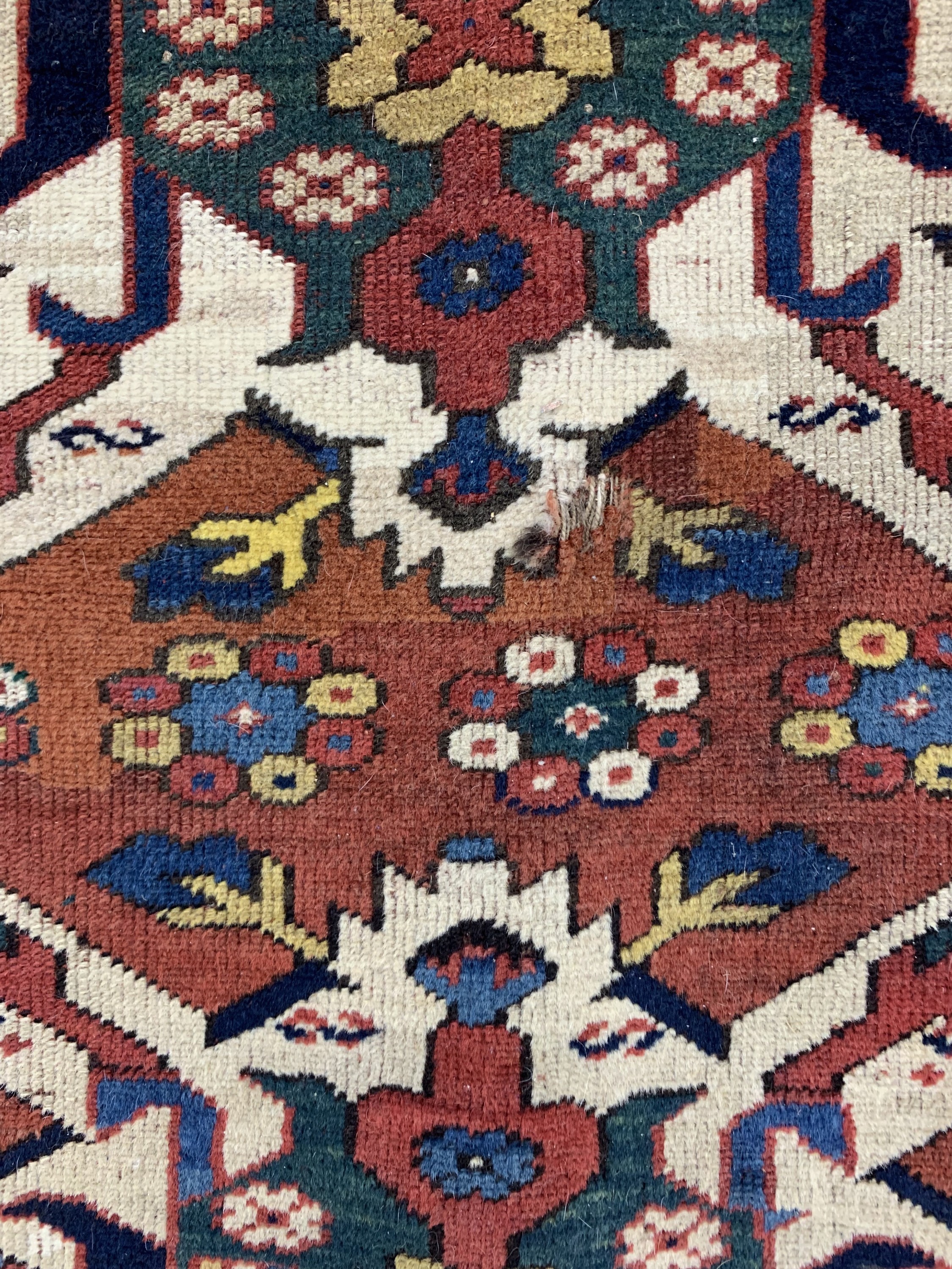 Detail c: Tschelaberd"Adlerkazak"antik, Kaukasus, 19.Jhd, Wolle auf Wolle, ca. 177 x 134 cm, EHZ: 4