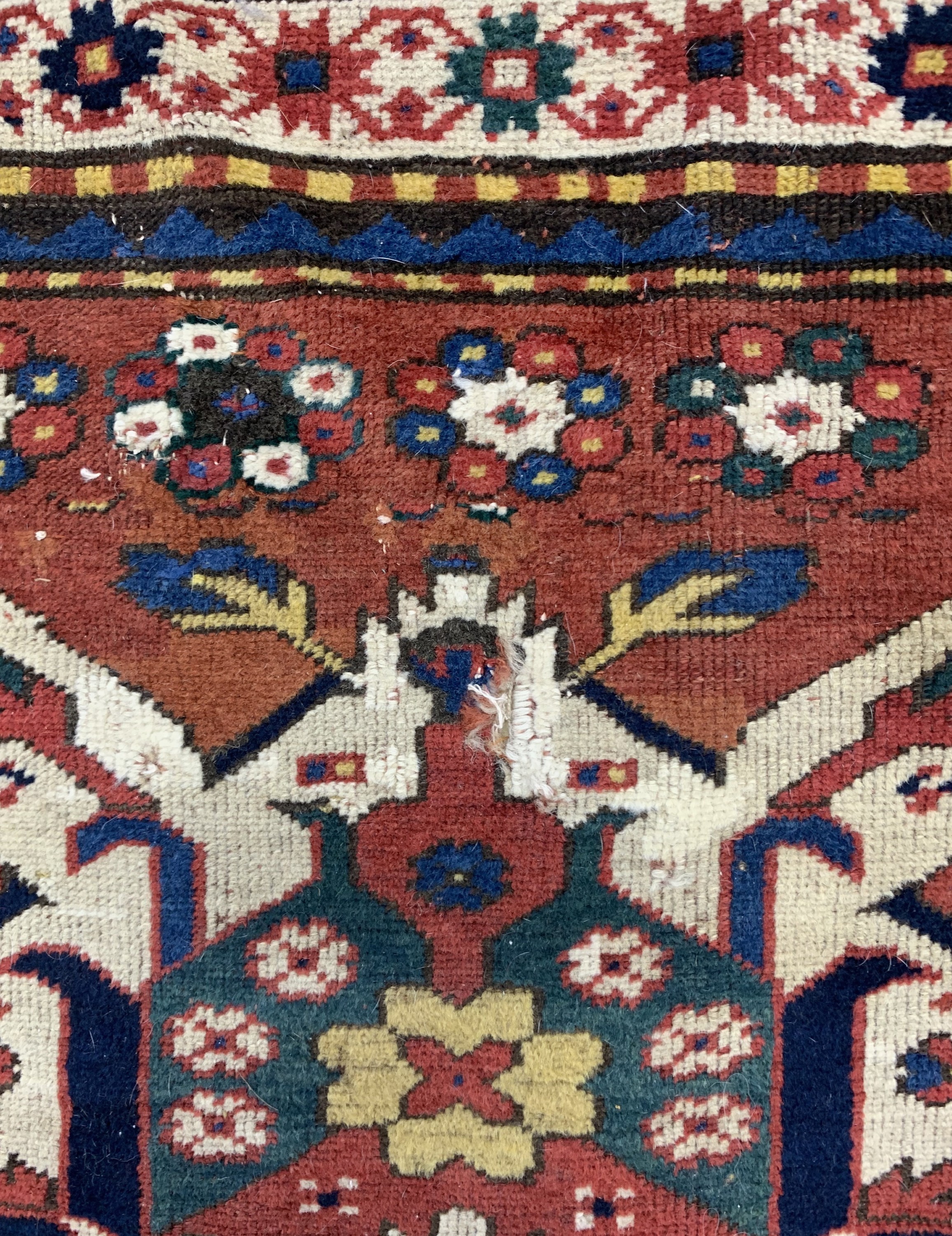 Detail d: Tschelaberd"Adlerkazak"antik, Kaukasus, 19.Jhd, Wolle auf Wolle, ca. 177 x 134 cm, EHZ: 4