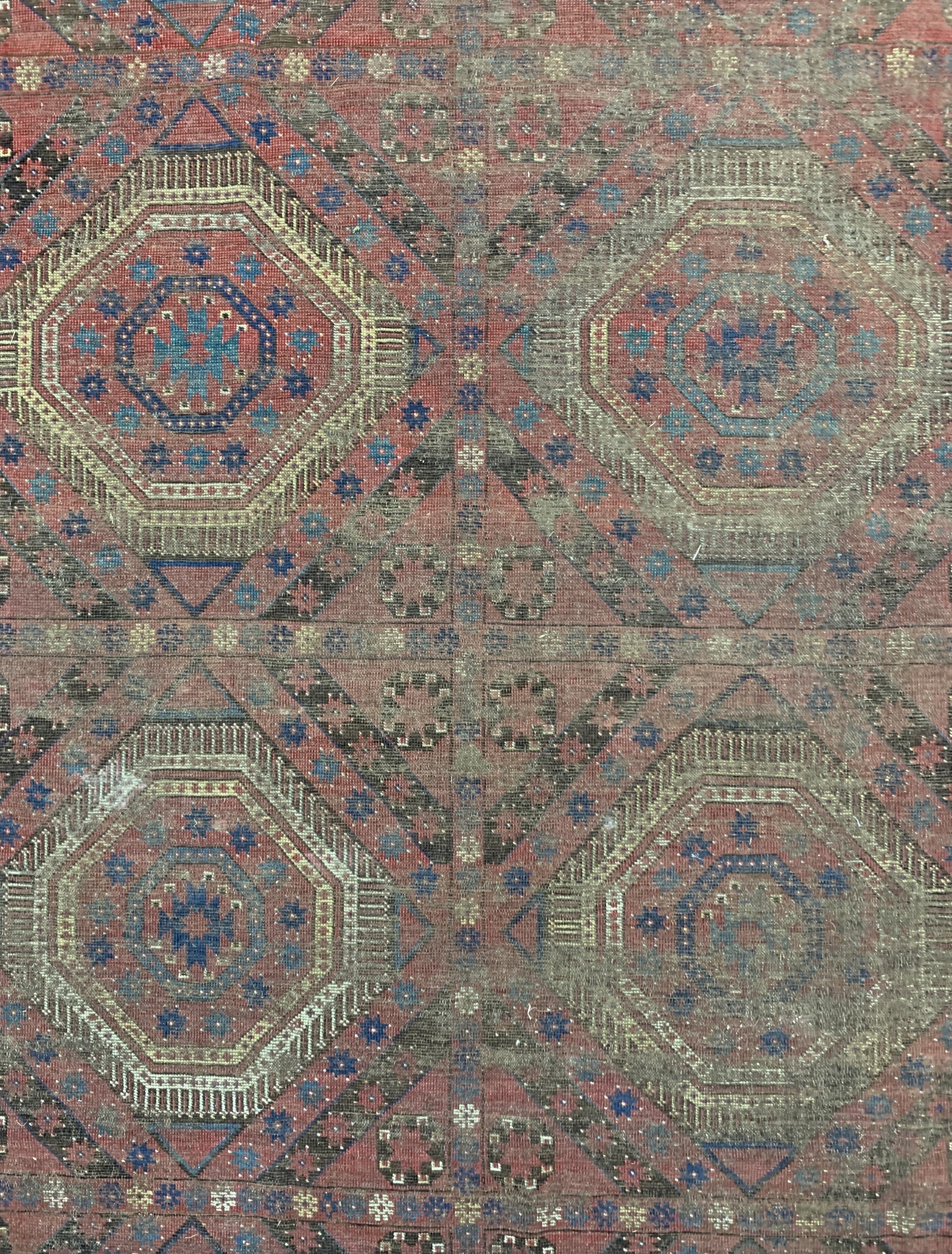 Detail b: Antiker Beschir, Turkmenistan, 19.Jhd, Wolle auf Wolle, ca. 435 x 242 cm, EHZ: 4