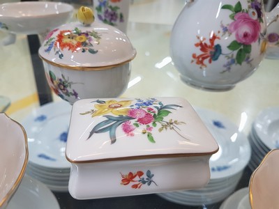 26765607c - Mocha service, Meissen, 20th century, porcelain, floral painting, mostly bouquet, mocha pot, sugar bowl, cream jug, six cups with saucers, small Vase, small lidded box, bowl and ashtray, a few items of 2nd choice