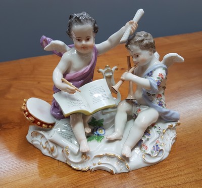 26765618a - Porcelain group, Meissen, around 1890/1900, allegory of poetry, designed by Johann Joachim Kaendler, two musical cupids, model no. 2464, fine polychrome painting, gold decoration, pommel swords, approx. 12.5 x 16 cm