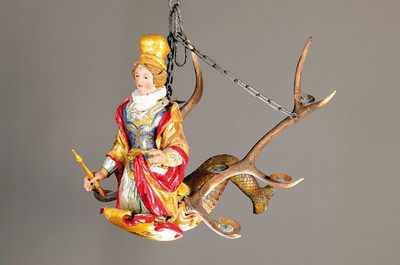 Image 26765642 - Chandelier female, 19th century, frame supplemented, carved wood and colorfully painted, with antlers, 8 candlesticks, not electrified, signs of wear, height approx. 90 cm, width 96 cm