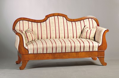 Image 26765644 - Biedermeier sofa, around 1830, walnut veneer frame, cover material and upholstery in good condition, approx. 100 x 178 x 35 cm, Sh. approx. 45 cm, condition 2