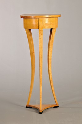 Image 26765647 - Elegant drum table, in the Biedermeier style, 20th century, birch veneer, small round drum body on 3 legs tapering, H. approx. 74 cm, D. approx. 30 cm, condition 2