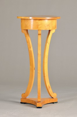 Image 26765916 - Small drum table, in the Biedermeier style, 20th century, birch veneer, round drum body onvolute-shaped legs, base plate recessed on black base plates, polished shellac, H. approx. 72 cm, D. approx. 35 cm, condition 2