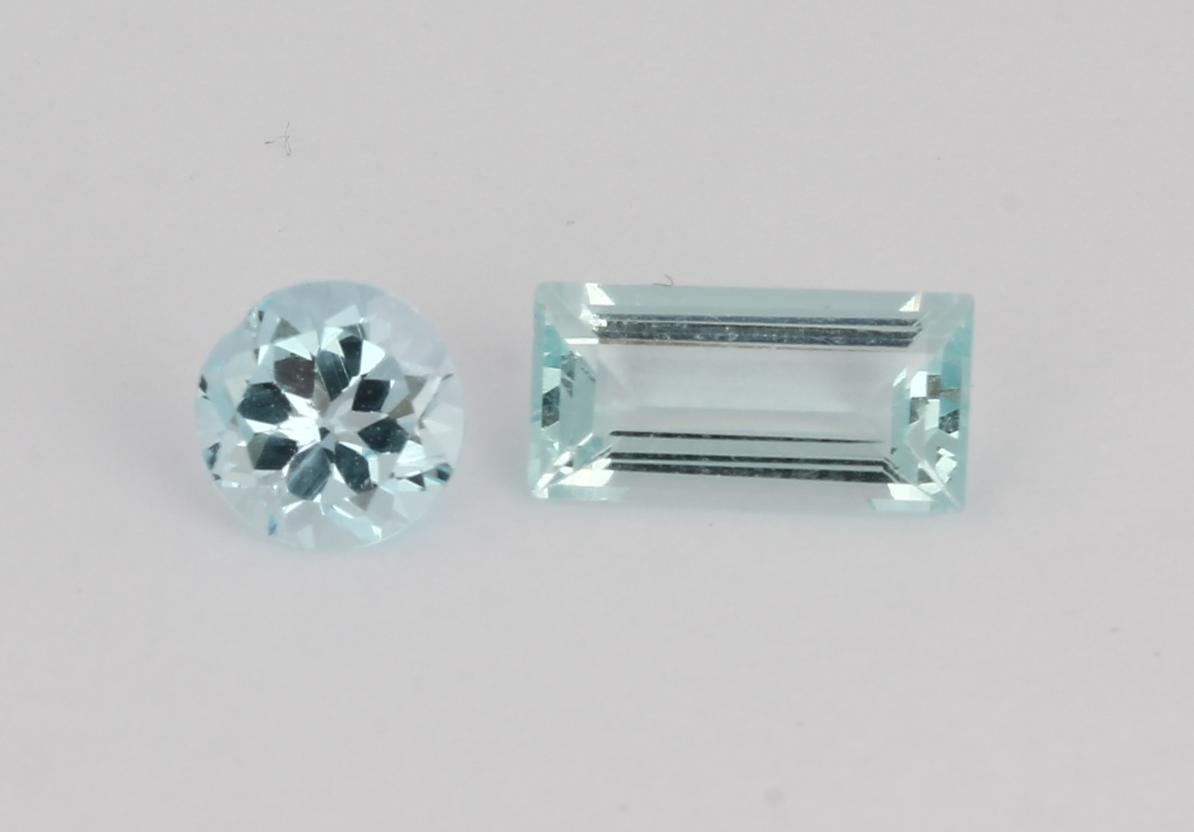 Detail a: Lot 6 lose Aquamarine, ca. 6.30 ct, 2 x rundfacett. und 4 x Treppenschliff in versch. Größen
