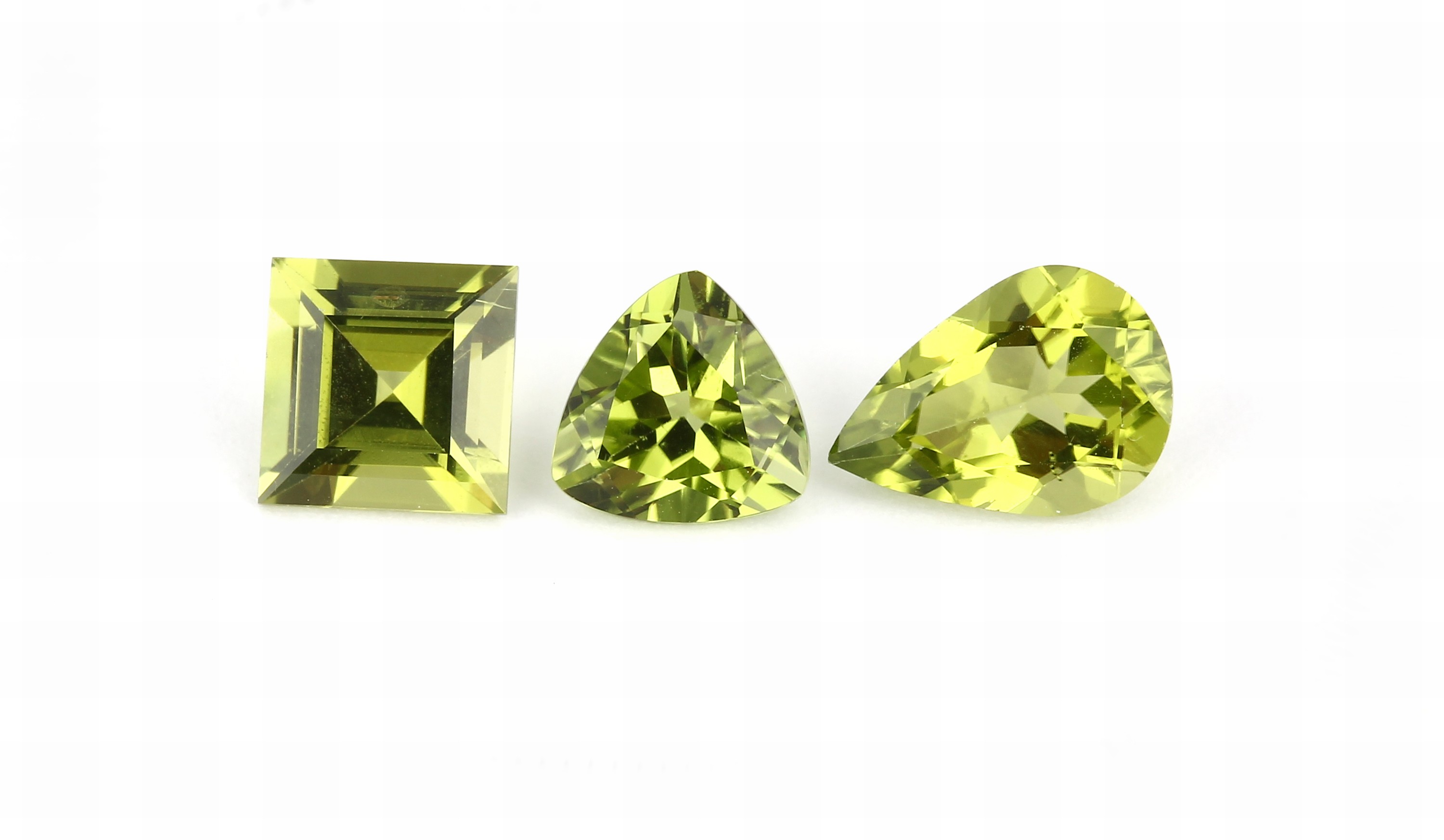 Lot 8 lose Peridots, ca. 12.46 ct, versch. Schliffformen