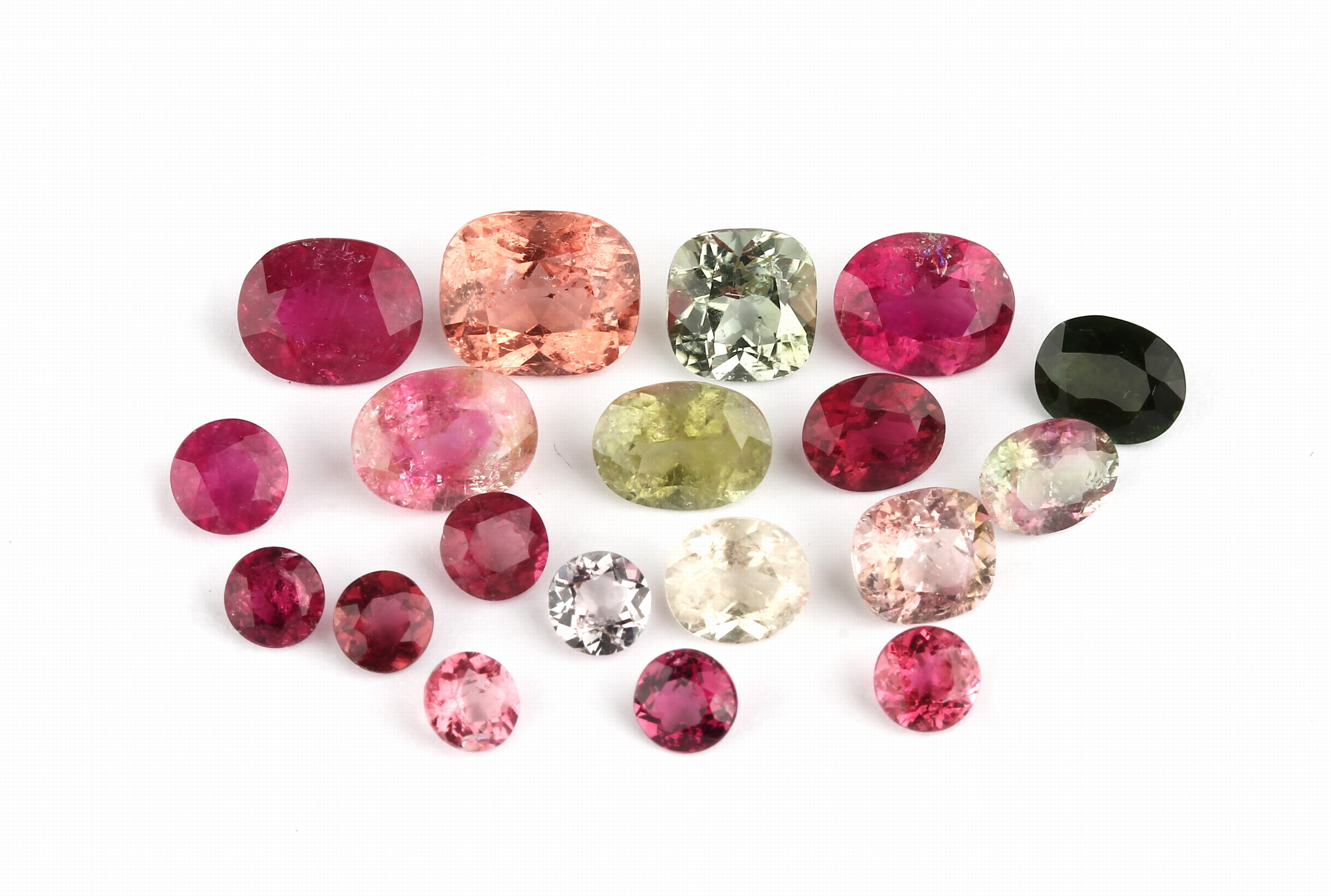 Lot lose Turmaline, ca. 21.76 ct, versch. Schliffformen, Größen und Farben