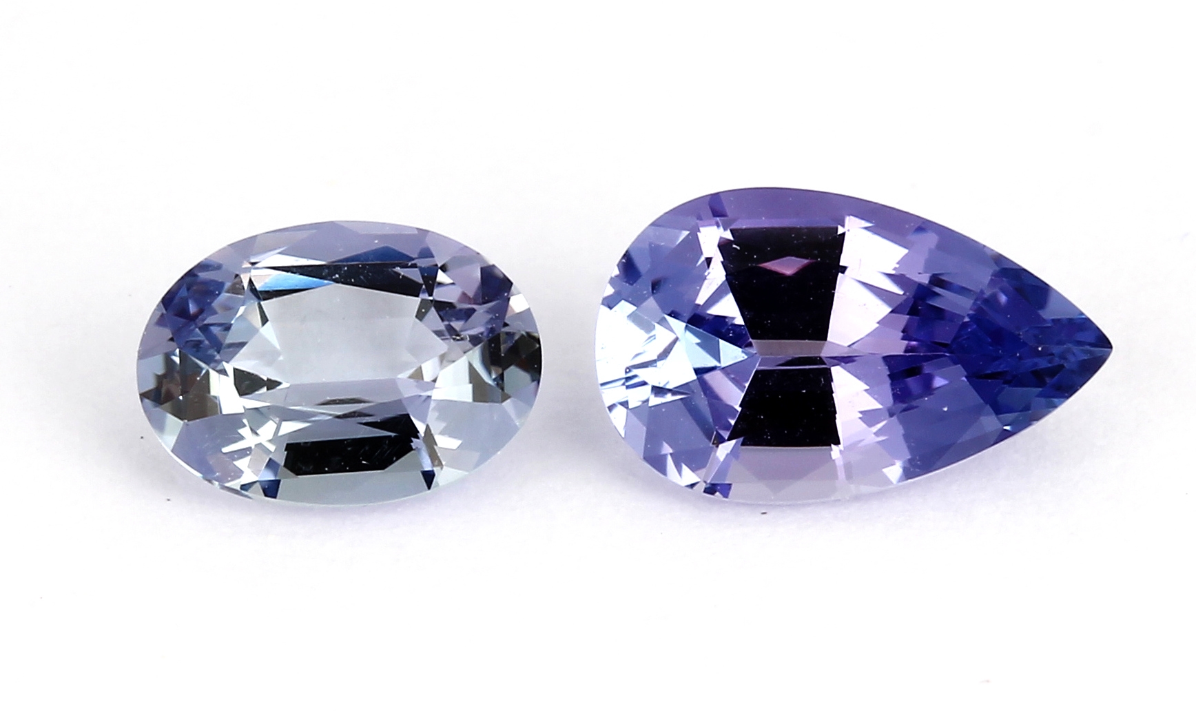 Lot 2 lose Tansanite, zus. ca. 1.95 ct, 1 xfacett. Tropfen 1.19 ct, 1 x ovalfacett. 0.76 ct