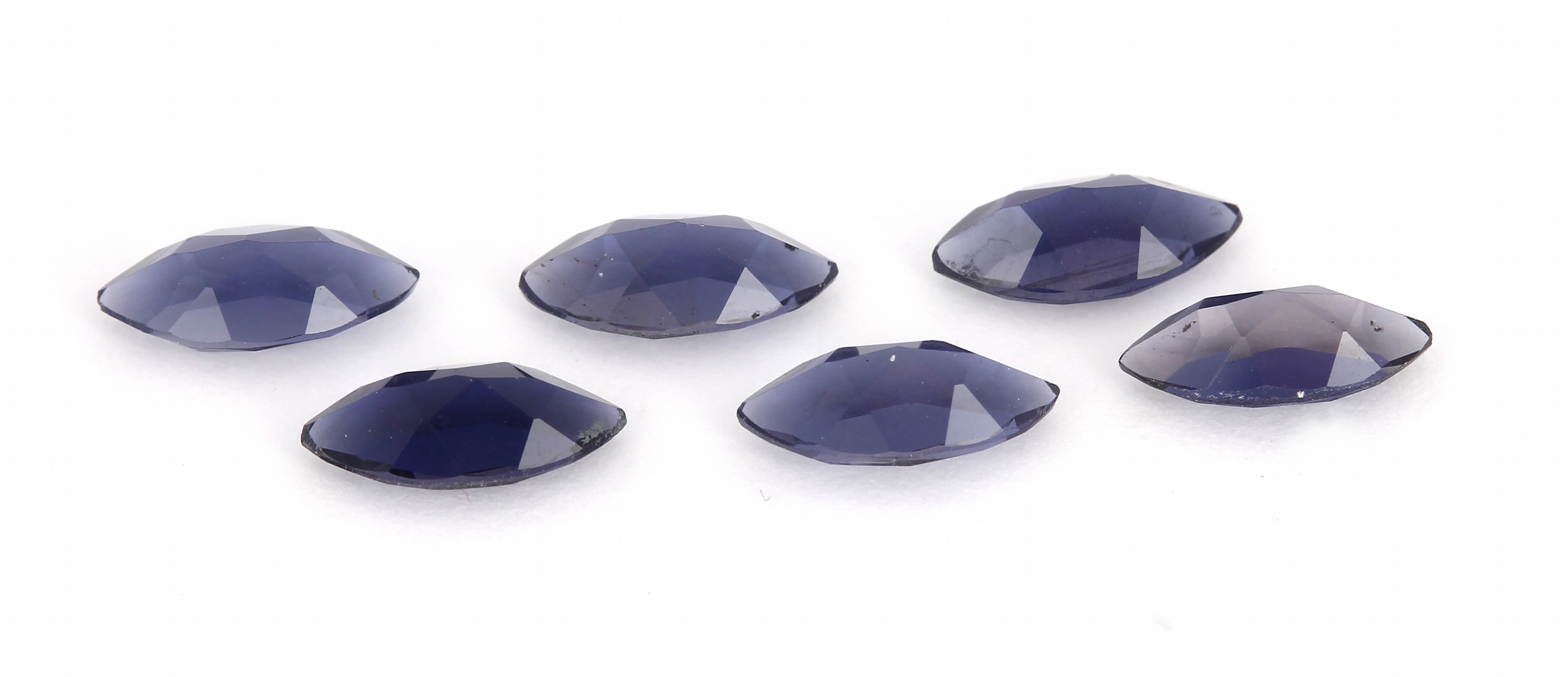 Detail a: Lot 6 lose Iolithe, ca. 2.94 ct, Navetten