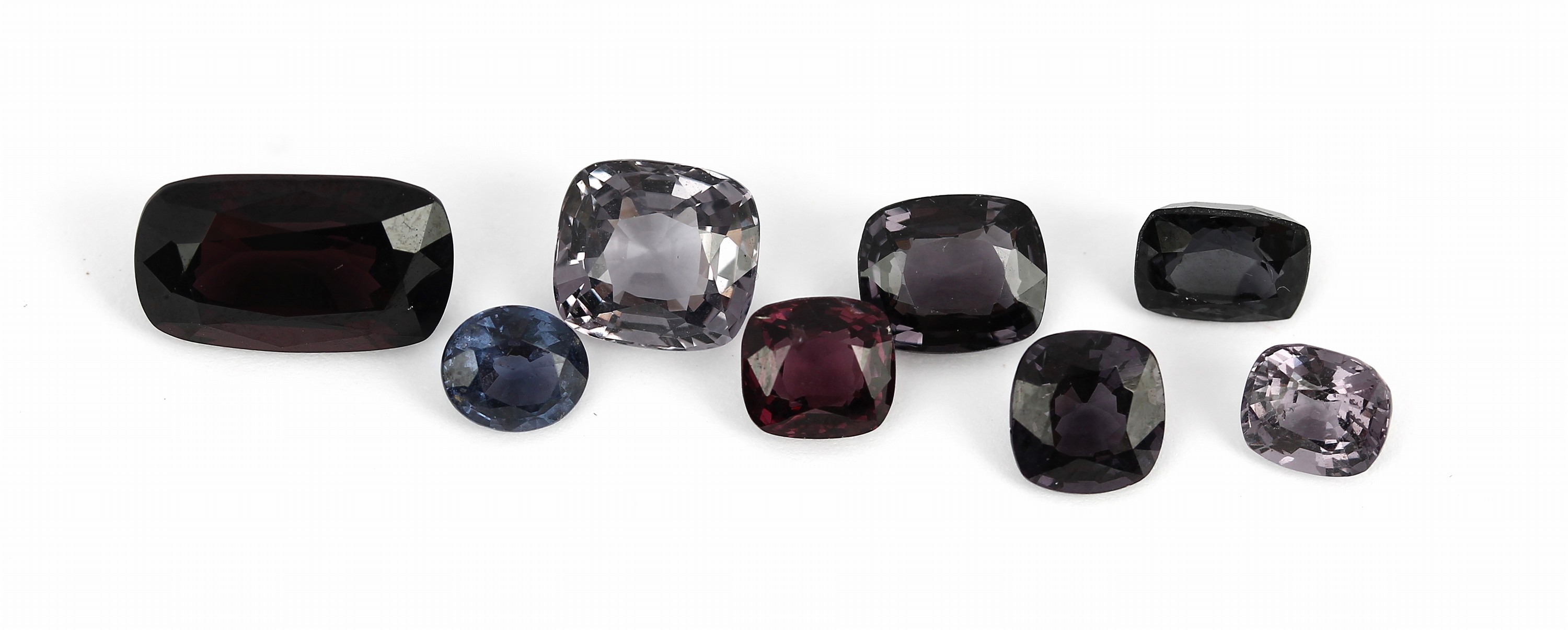 Lot 8 lose Spinelle, ca. 18.04 ct, versch. Schliffformen, Größen und Farben