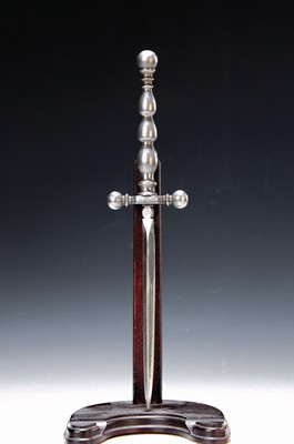 Image 26766074 - Small dagger for women, Italy, 18th century, forged iron, L. approx. 24.5 cm, with wooden casket around 1900