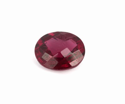 Image 26766079 - Loose garnet, approx. 5.62 ct, oval on both sides in chess board cut. Valuation Price: 300, - EUR