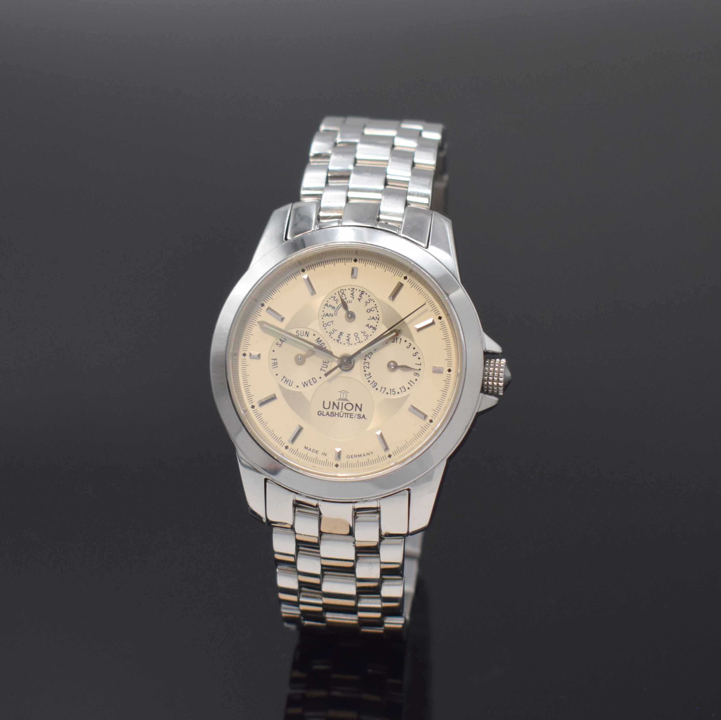 UNION GLASHÜTTE Herrenarmbanduhr mit ewigem Kalender, Deutschland um 2000, Automatik, beids. vergl. Edelstahlgeh. inkl. orig. Gliederband mit dopp. ...