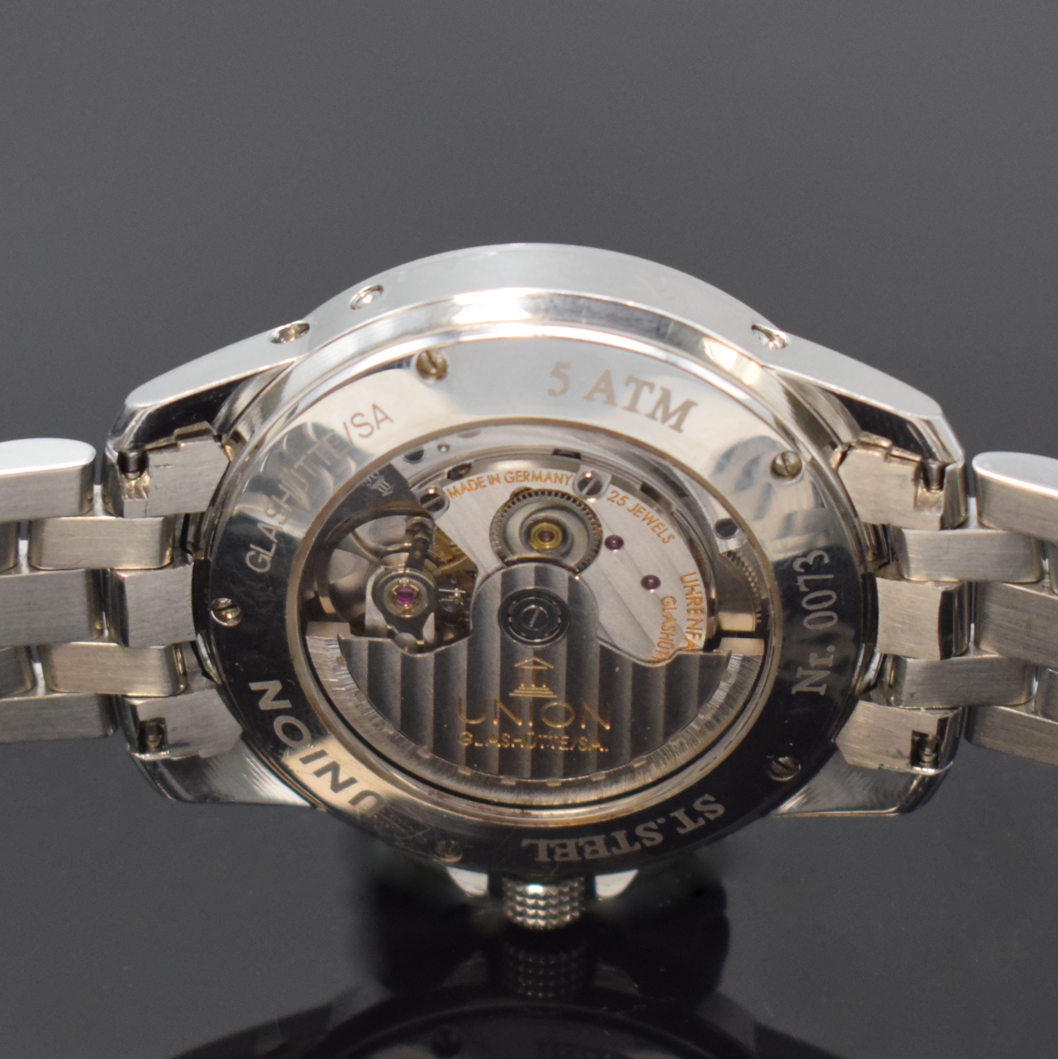 Detail e: UNION GLASHÜTTE Herrenarmbanduhr mit ewigem Kalender, Deutschland um 2000, Automatik, beids. vergl. Edelstahlgeh. inkl. orig. Gliederband mit dopp. ...