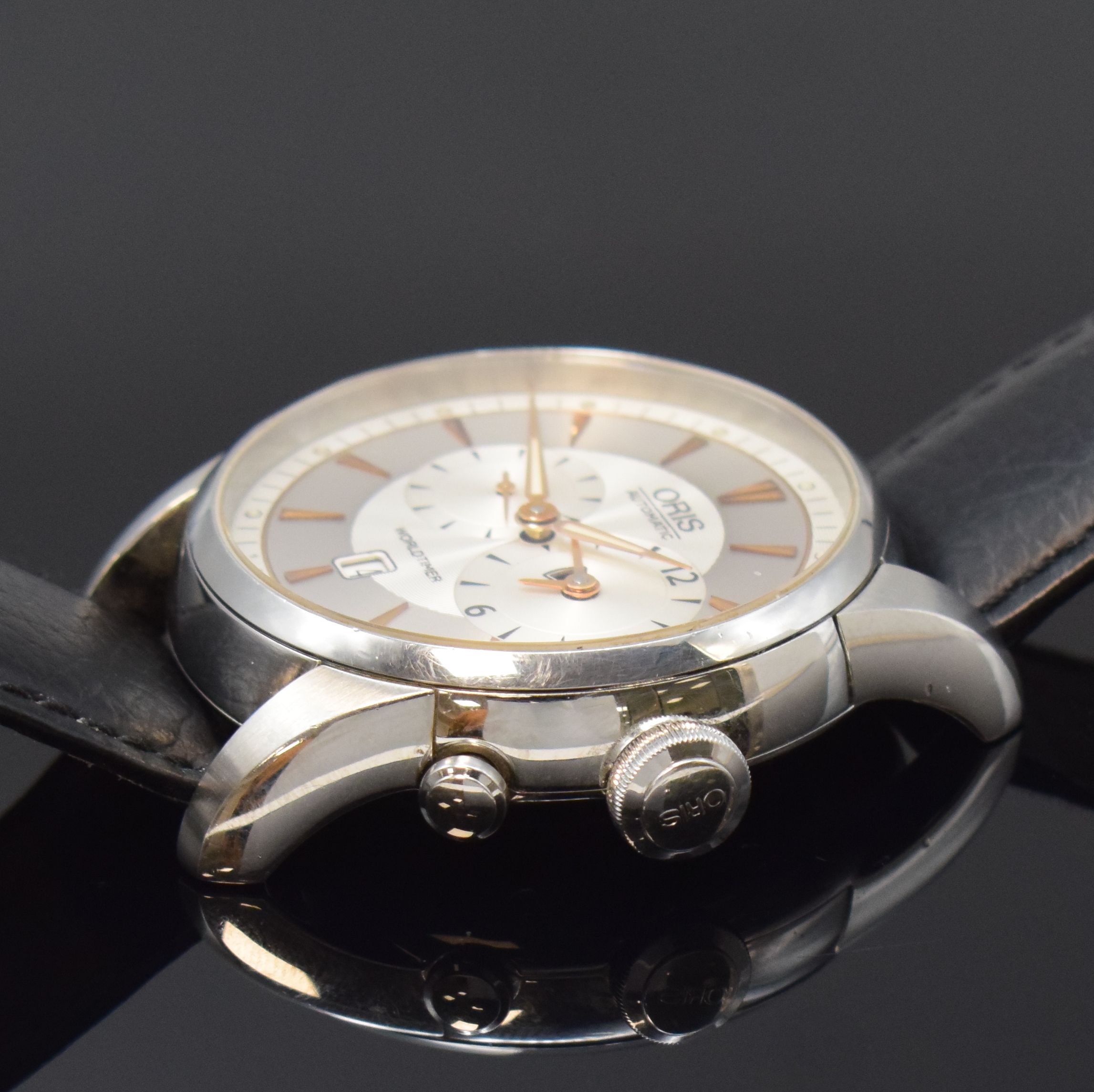 Detail b: ORIS Artelier Worldtimer Herrenarmbanduhr mit 2-Zeitzonen Referenz 7581, Schweiz um 2005, Automatik, beids. vergl. Edelstahlgeh., Boden 8-fach ...