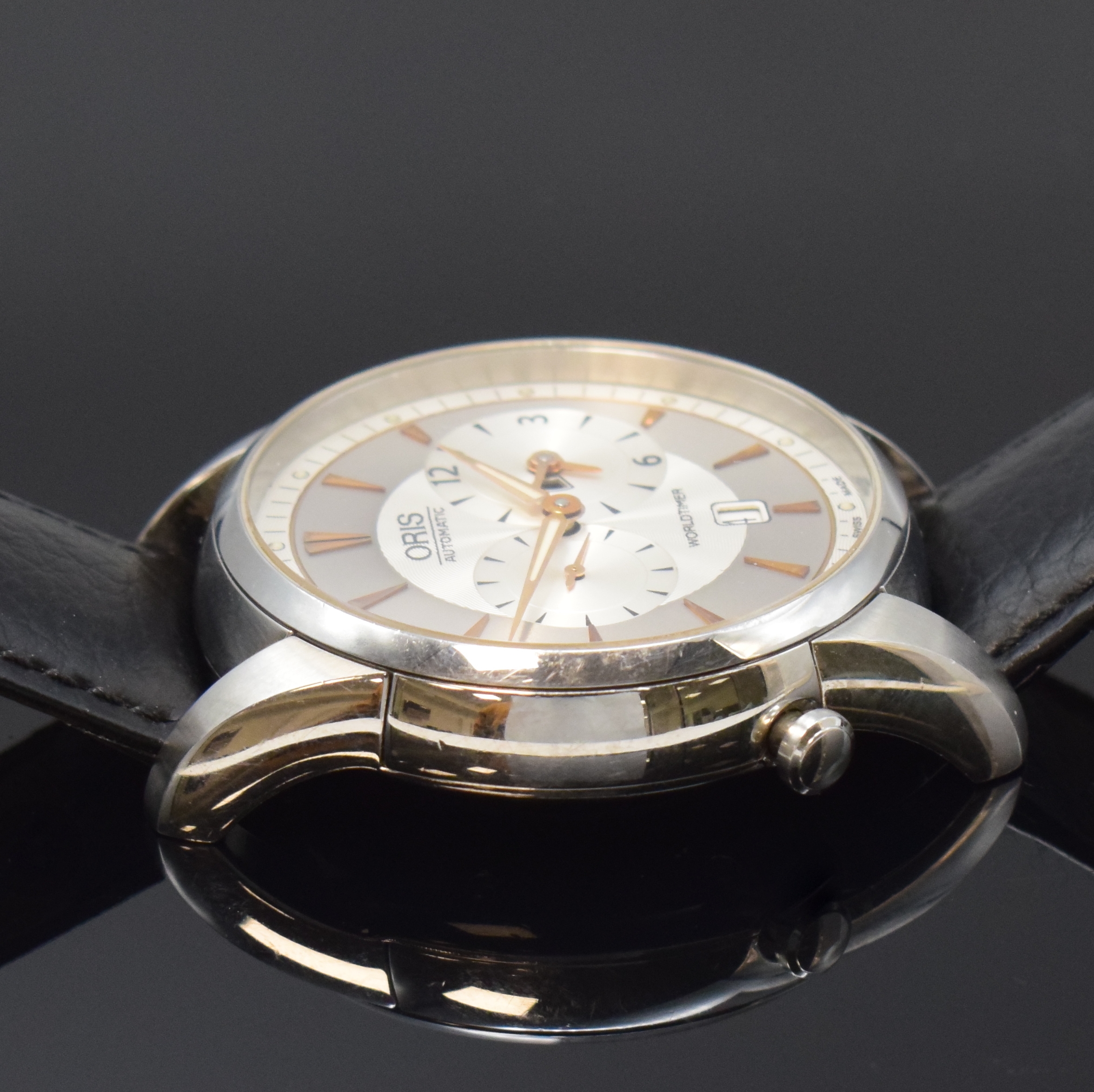 Detail c: ORIS Artelier Worldtimer Herrenarmbanduhr mit 2-Zeitzonen Referenz 7581, Schweiz um 2005, Automatik, beids. vergl. Edelstahlgeh., Boden 8-fach ...