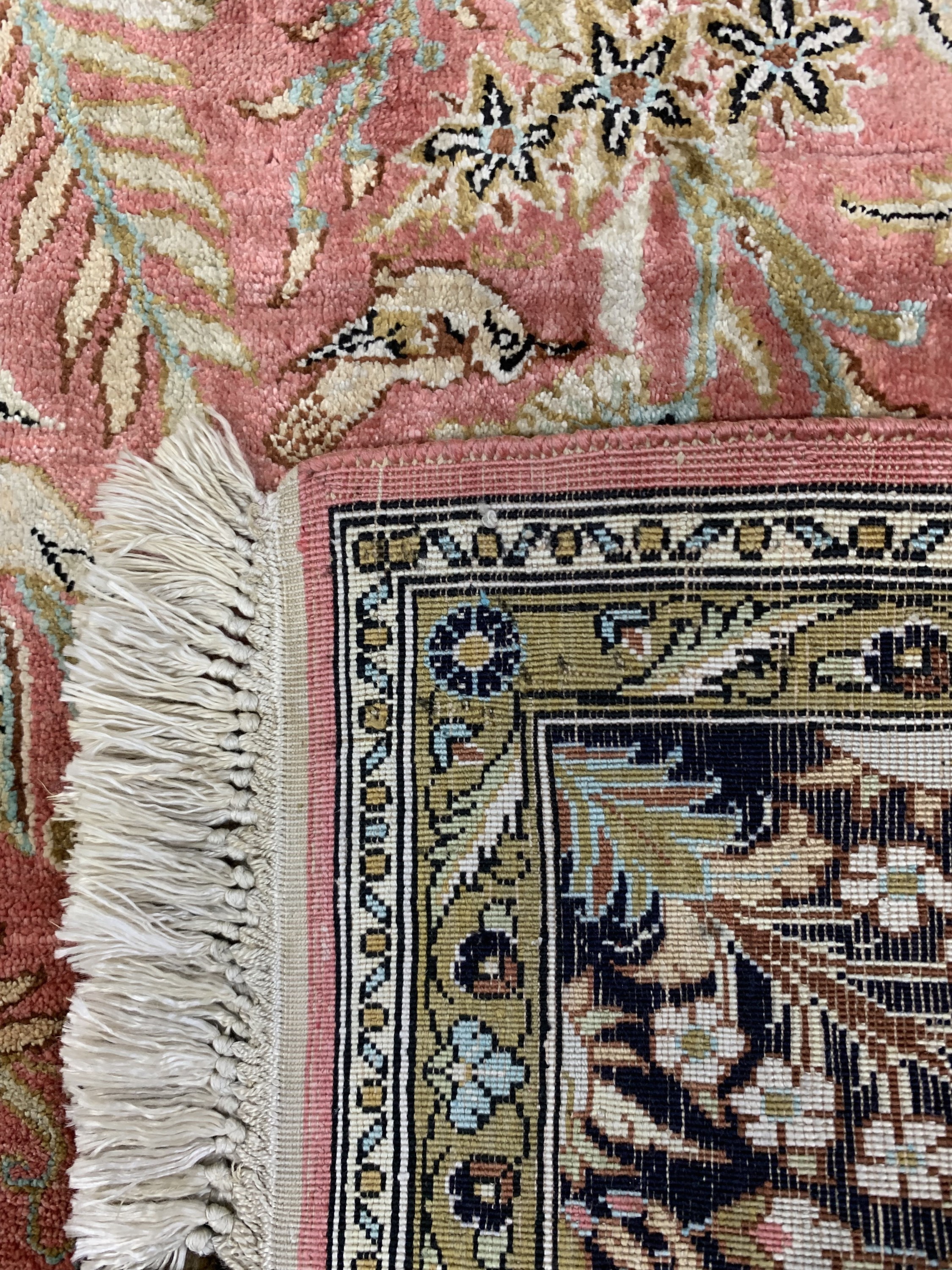 Detail e: Ghom Seide, Persien, um 1950, reine Naturseide, ca. 151 x 106 cm, EHZ: 2