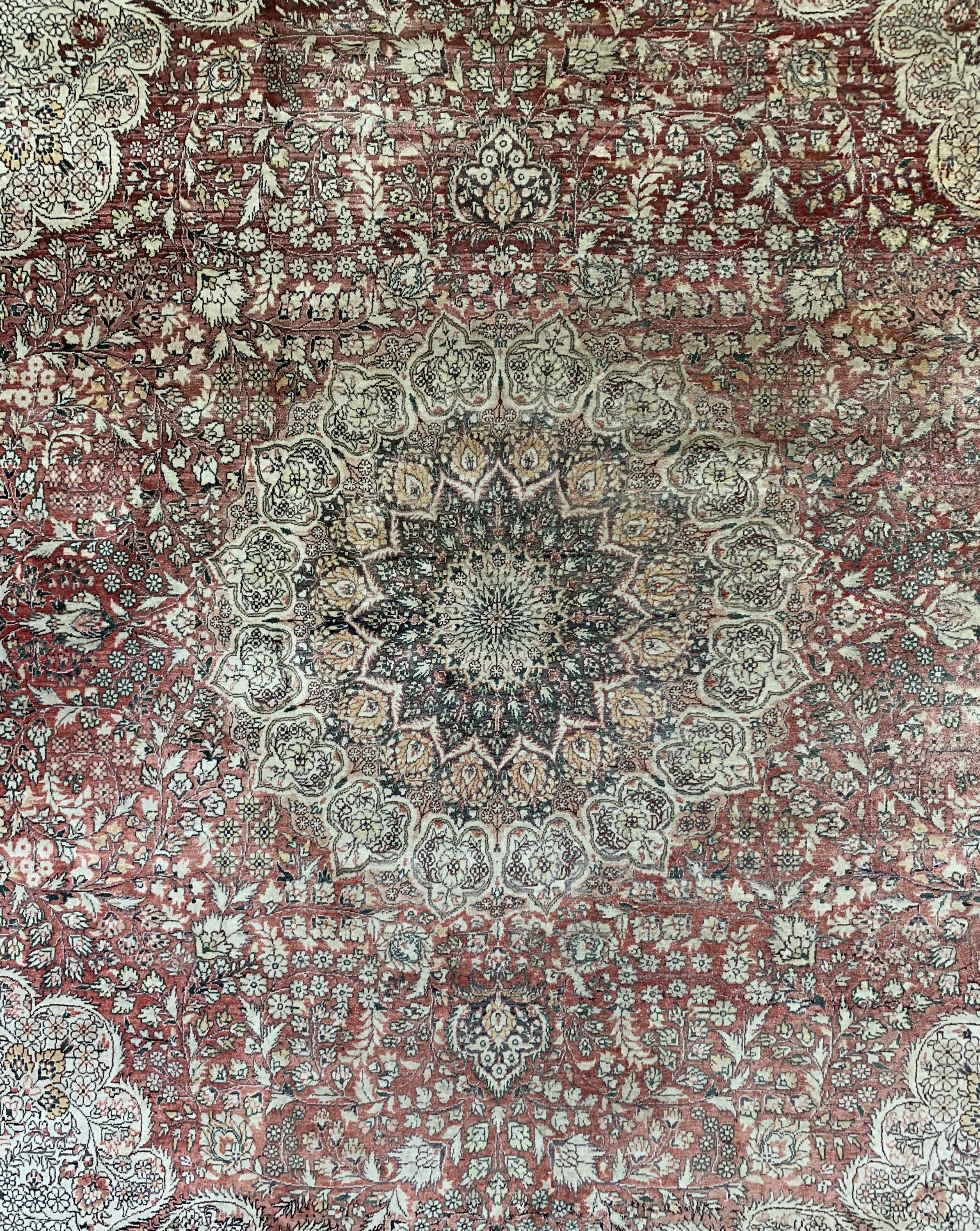 Detail b: Hereke Seide fein, China, ca. 50 Jahre, reine Naturseide, ca. 250 x 245 cm, verblasst,EHZ: 2