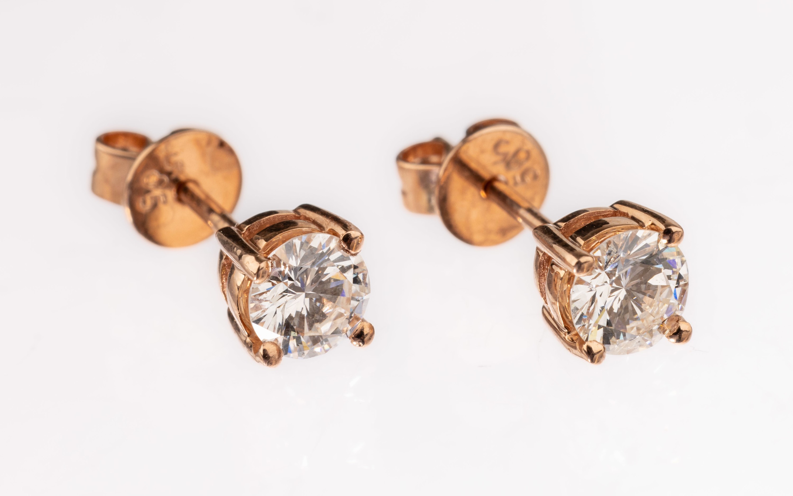 Paar 14 kt Gold Brillant-Ohrstecker, RG 585/000, 2 Brillanten zus. ca. 0.60 ct Weiß/vs-si